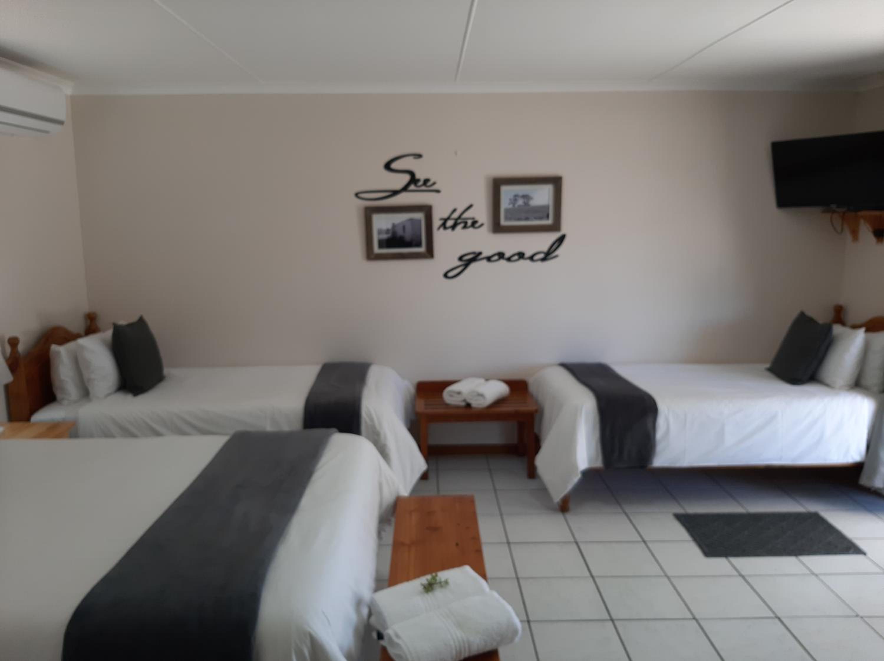 Family Room with Private Bathroom - Photo 12