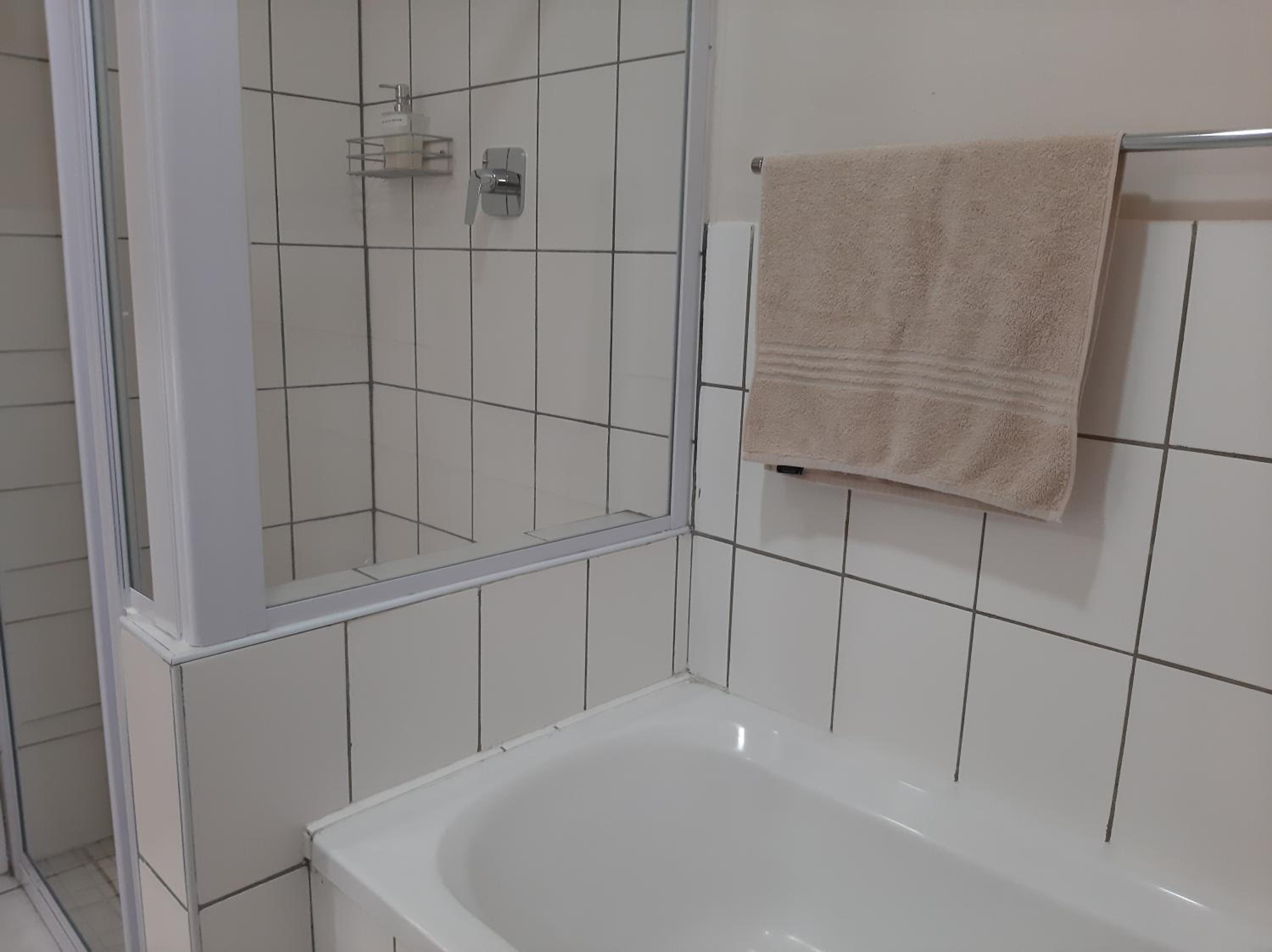 Family Room with Private Bathroom - Photo 5