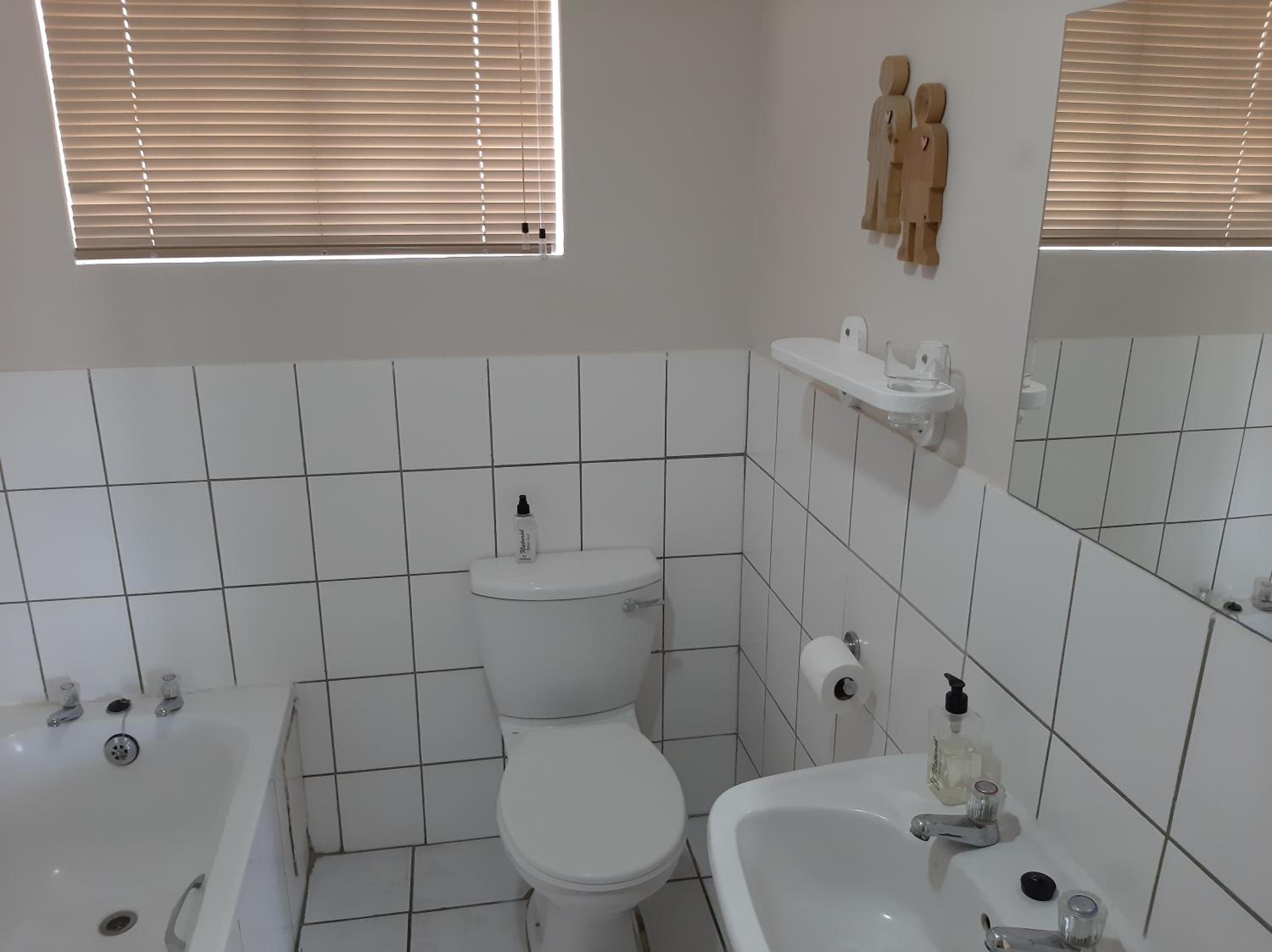 Family Room with Private Bathroom - Photo 4