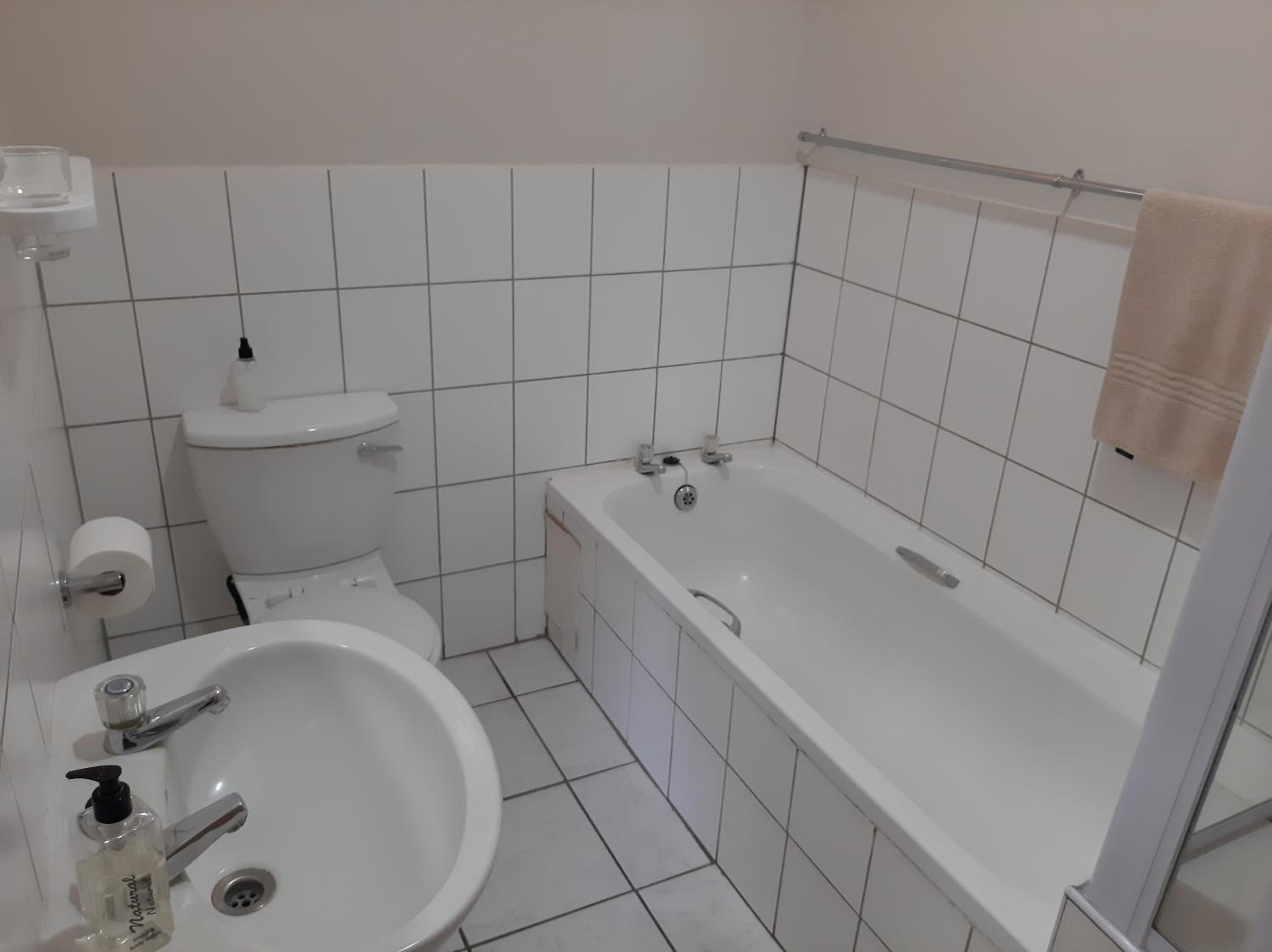 Family Room with Private Bathroom photo 2
