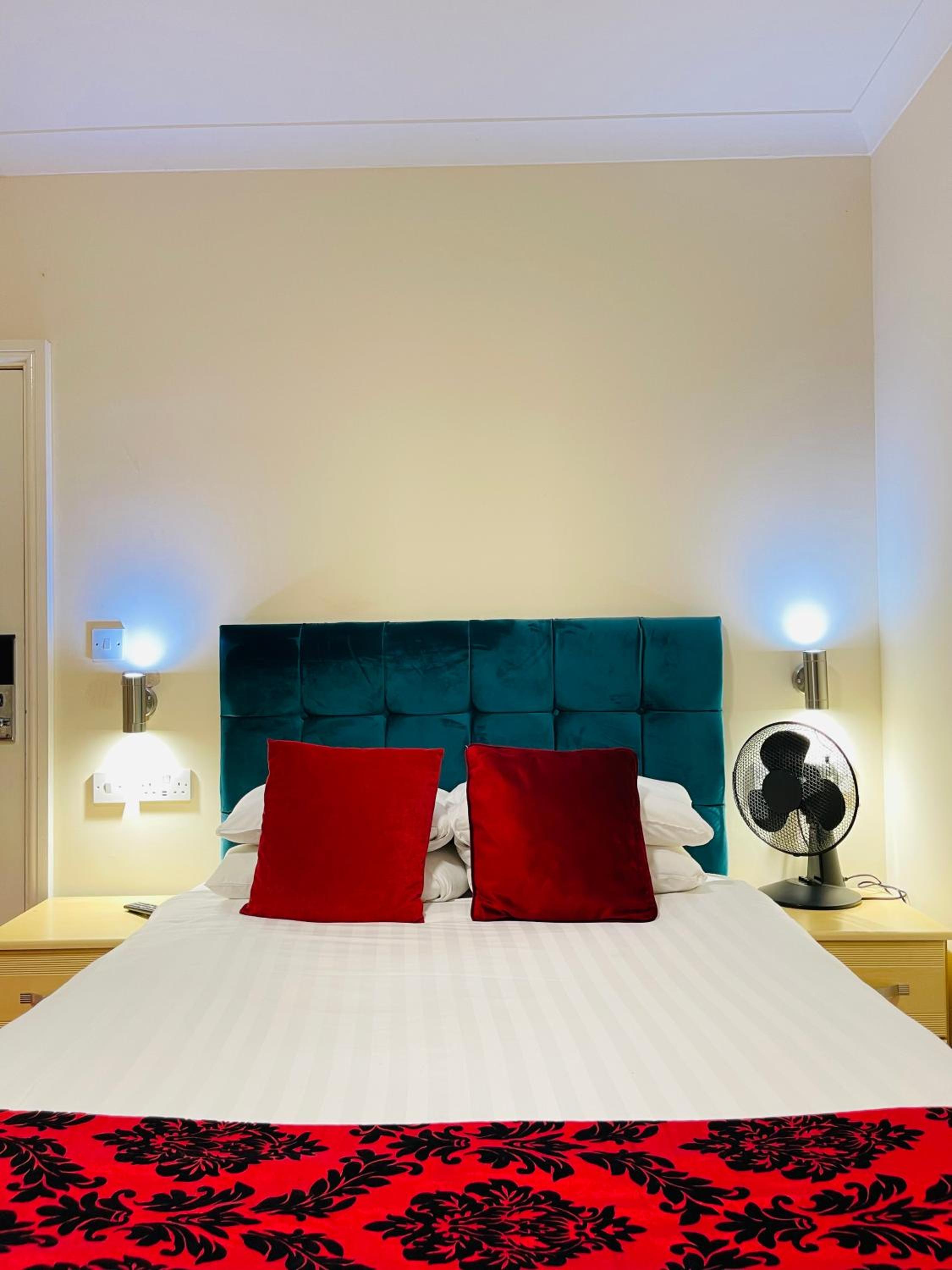 Double Room - Photo 9