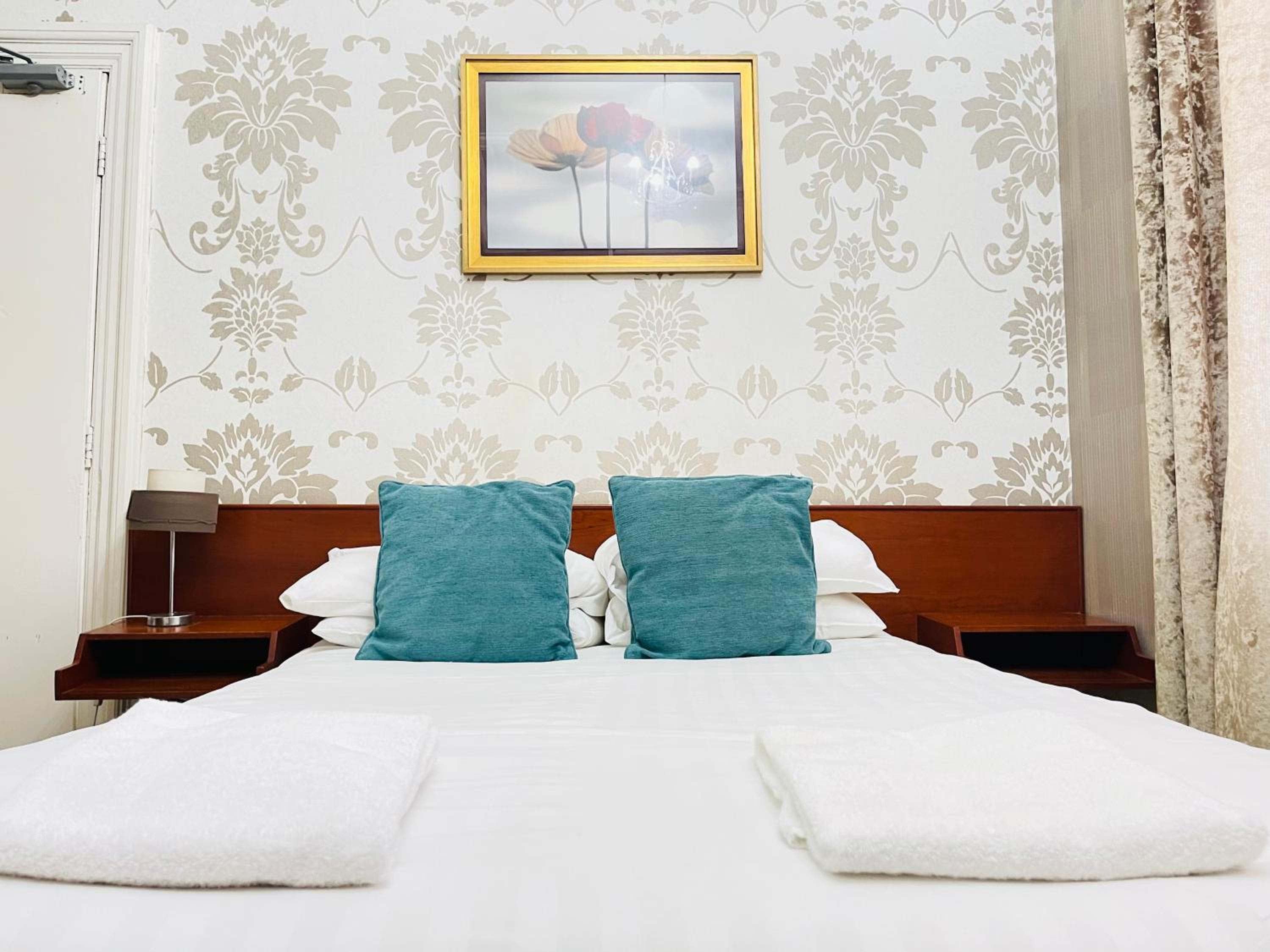 Double Room - Photo 10