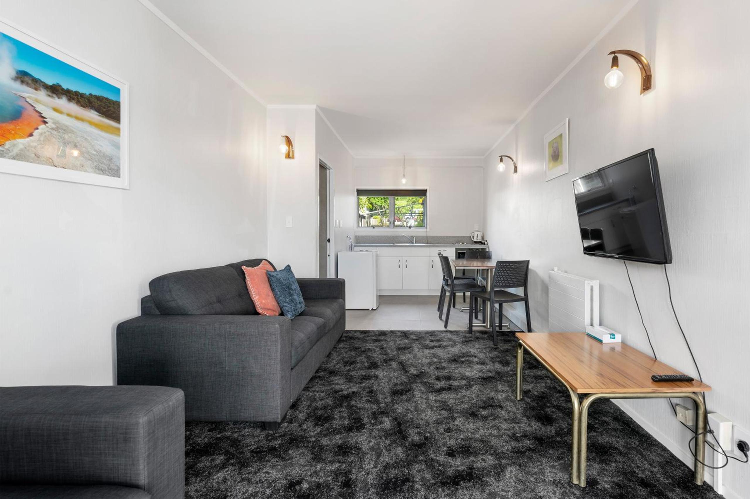 One-Bedroom Apartment - Photo 10
