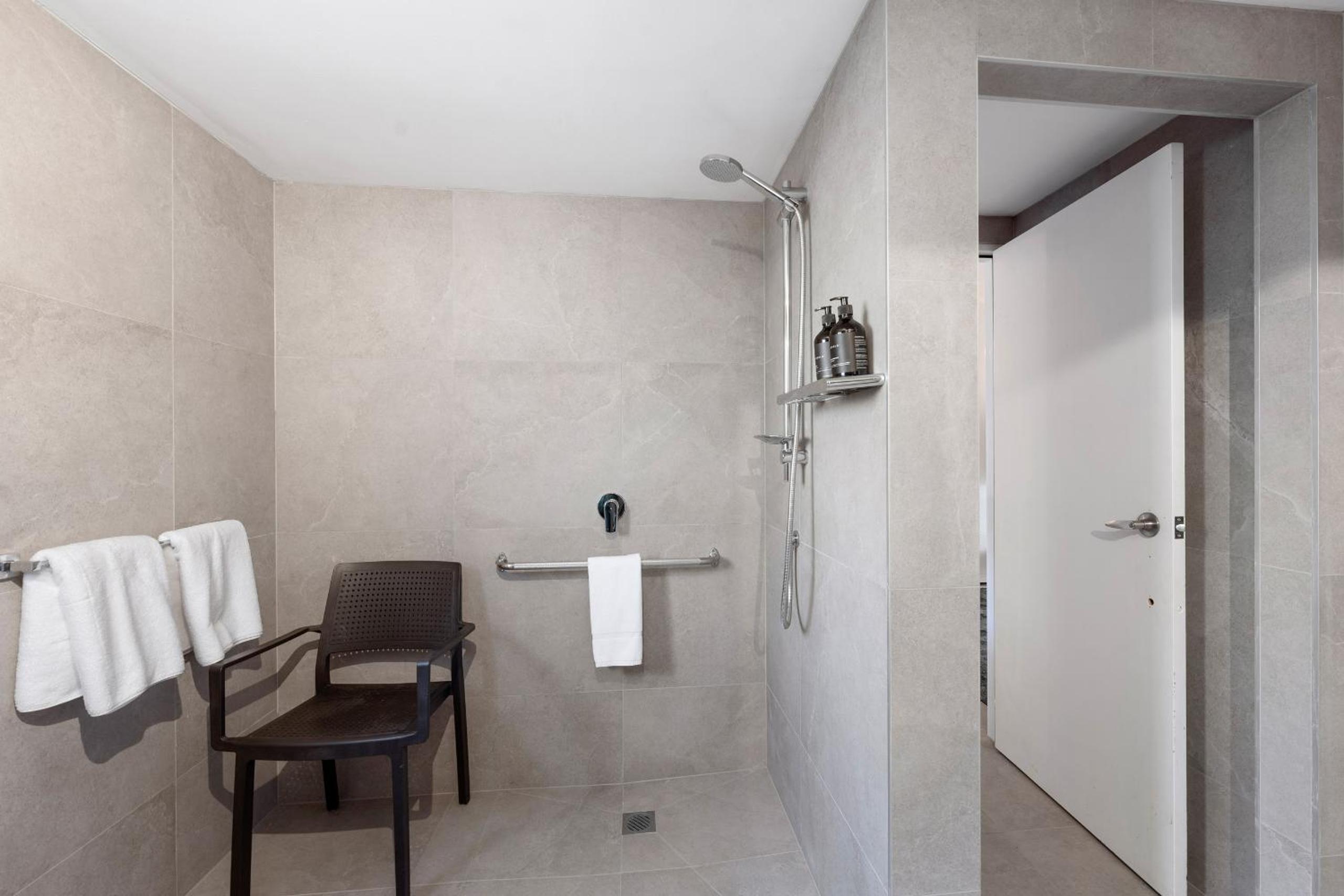 One-Bedroom Apartment - Photo 11