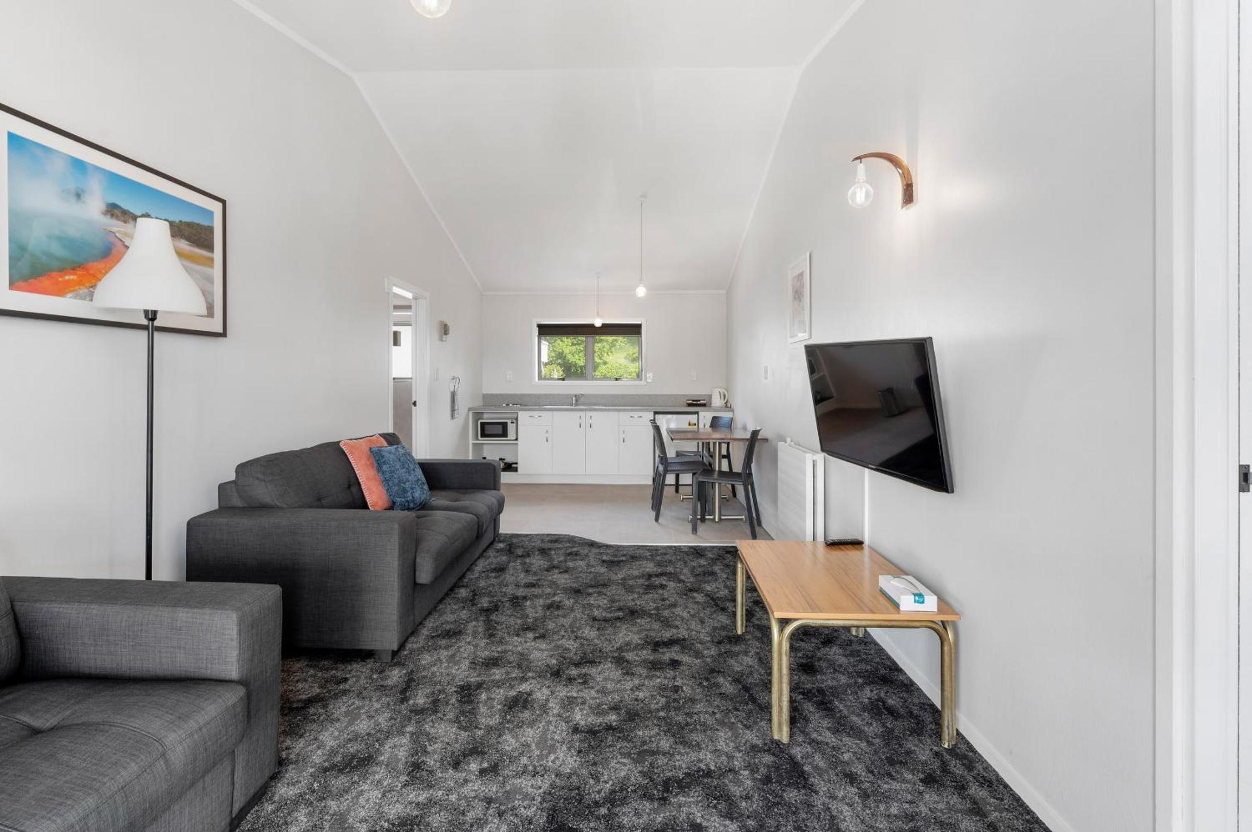 One-Bedroom Apartment - Photo 7