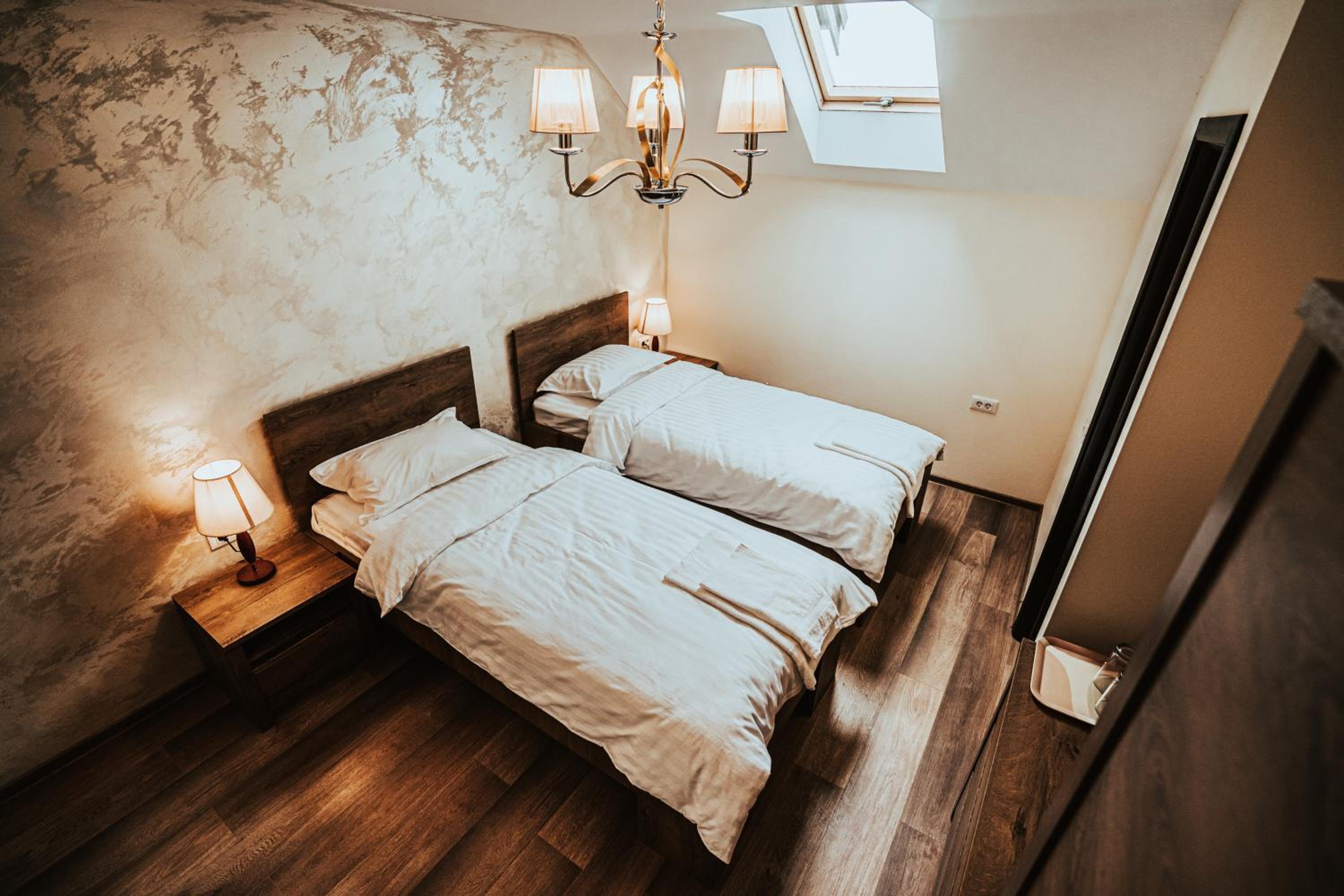 Twin Room - Photo 2