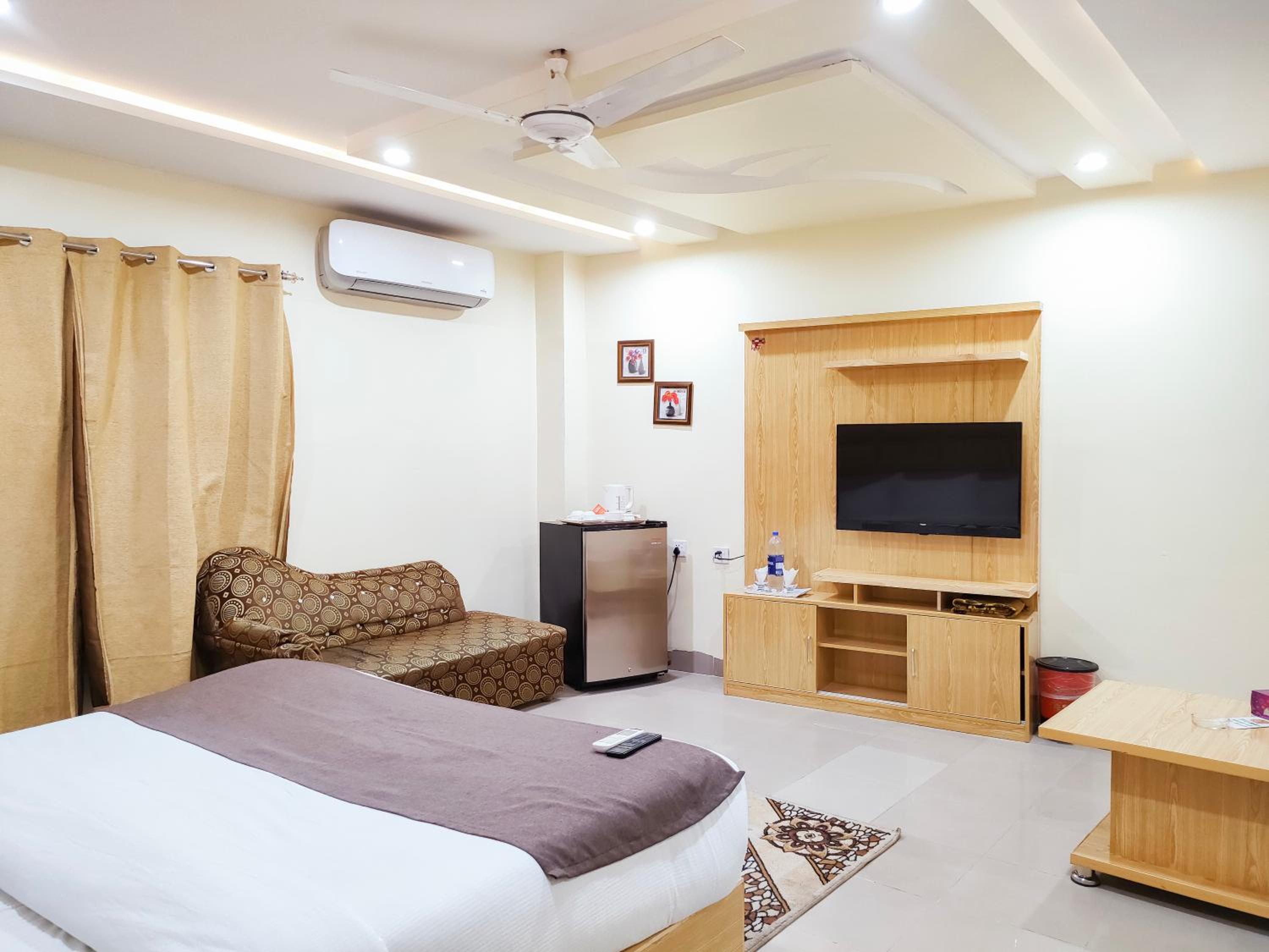 Deluxe Room - Photo 9
