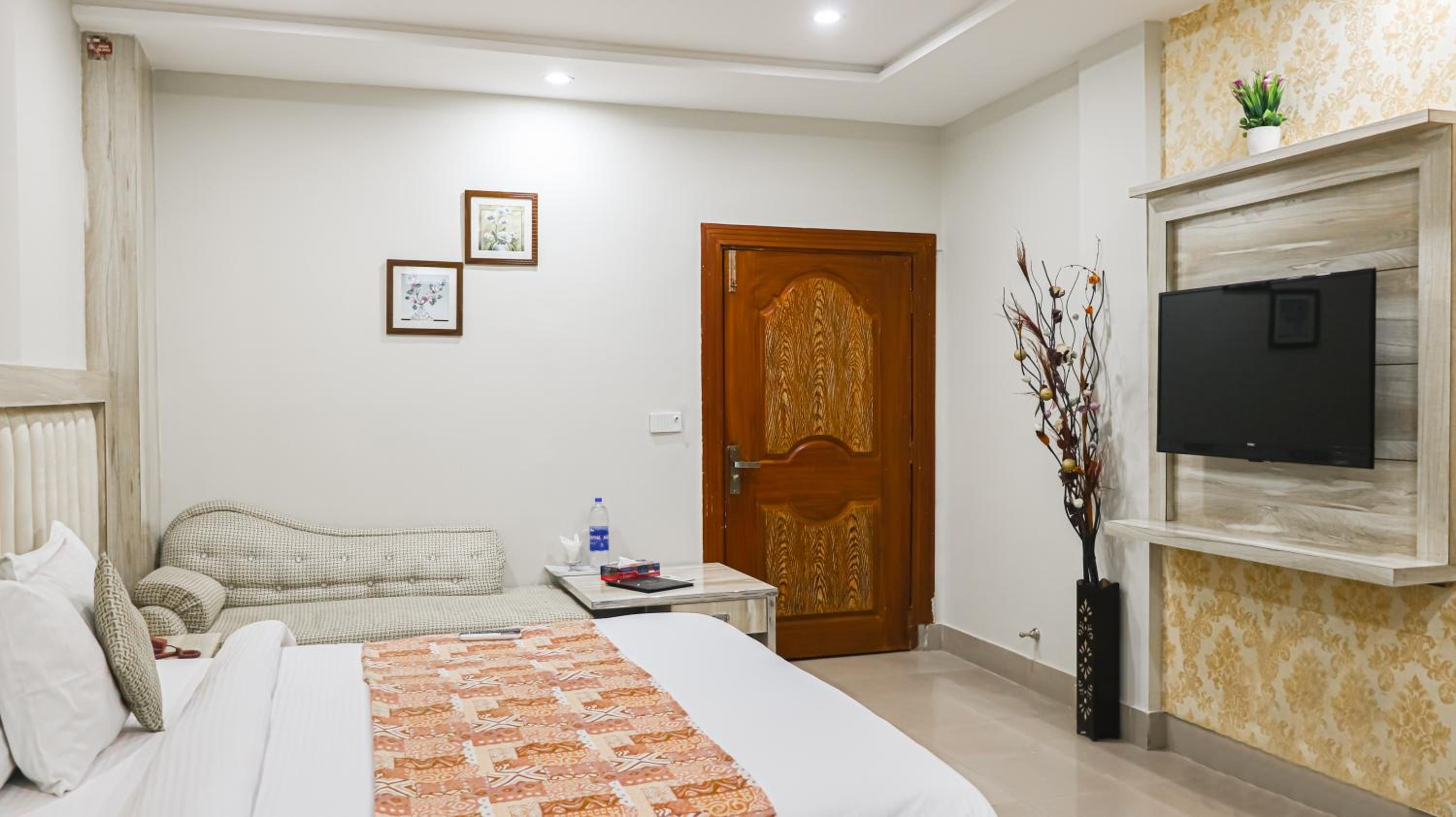 Deluxe Room - Photo 7