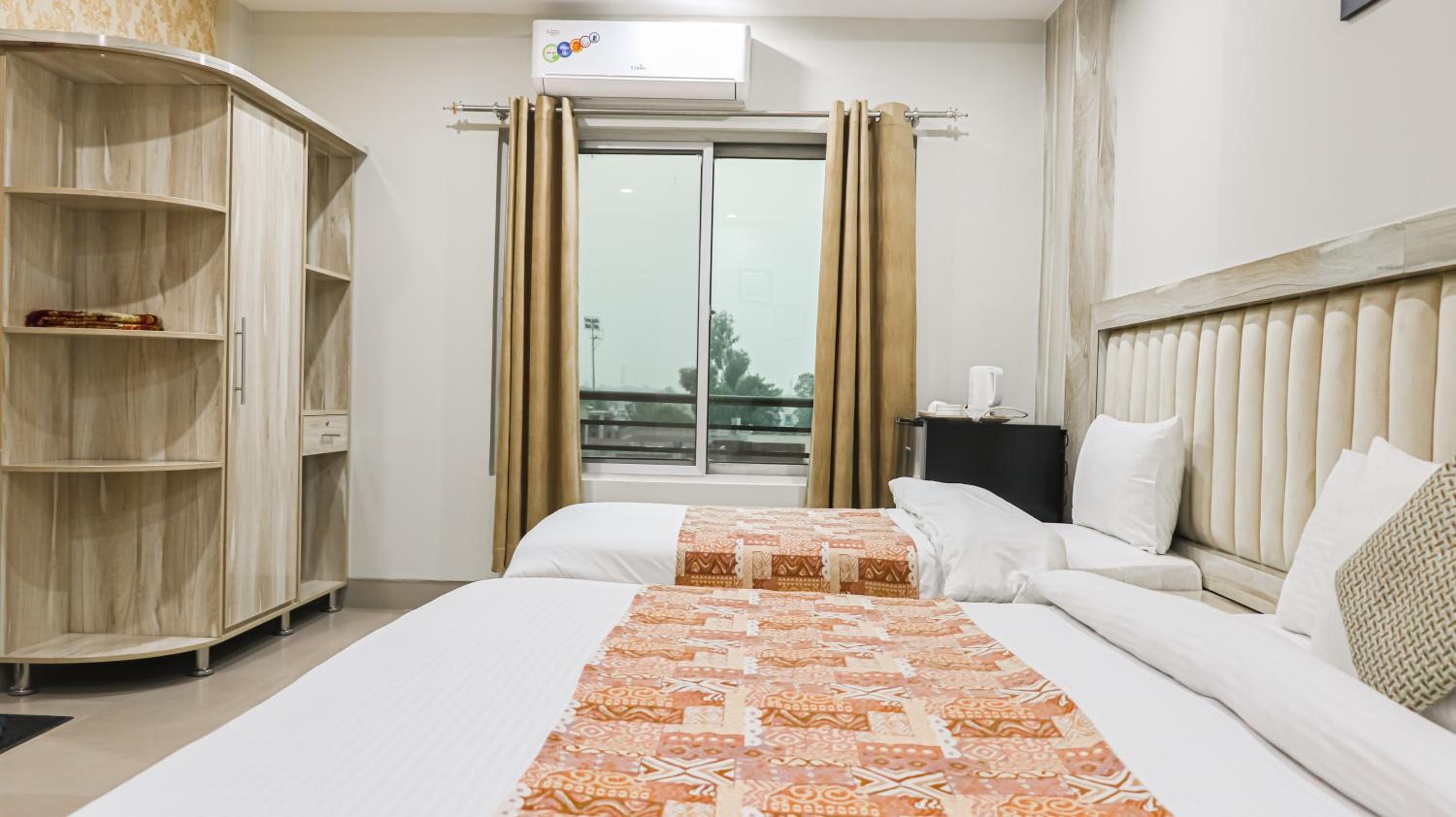 Executive Suite photo 2