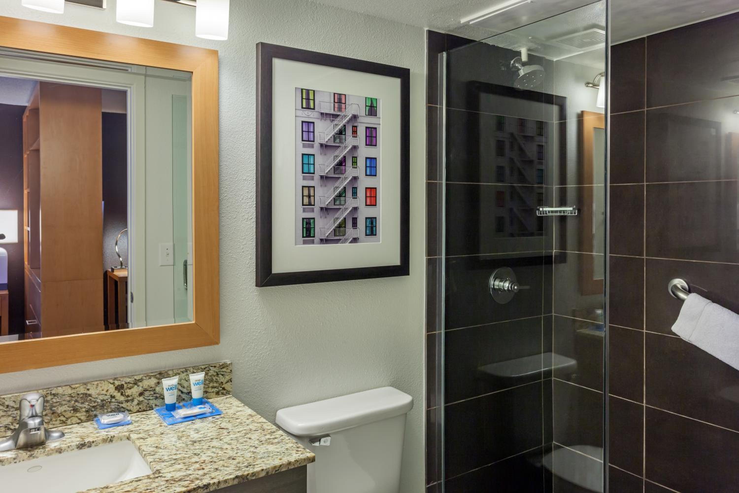 One-Bedroom King Suite - Photo 3