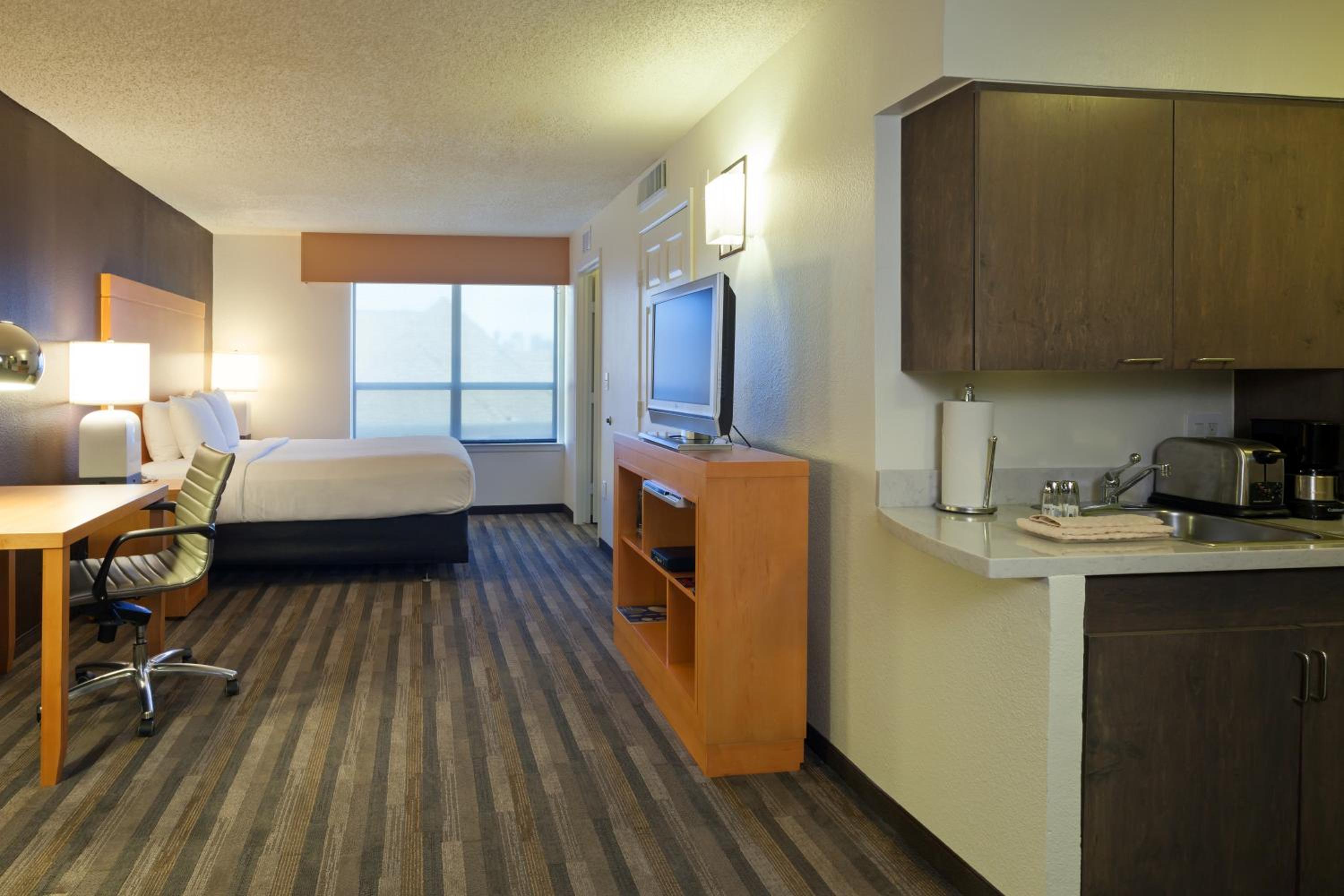King Studio Suite - Photo 2
