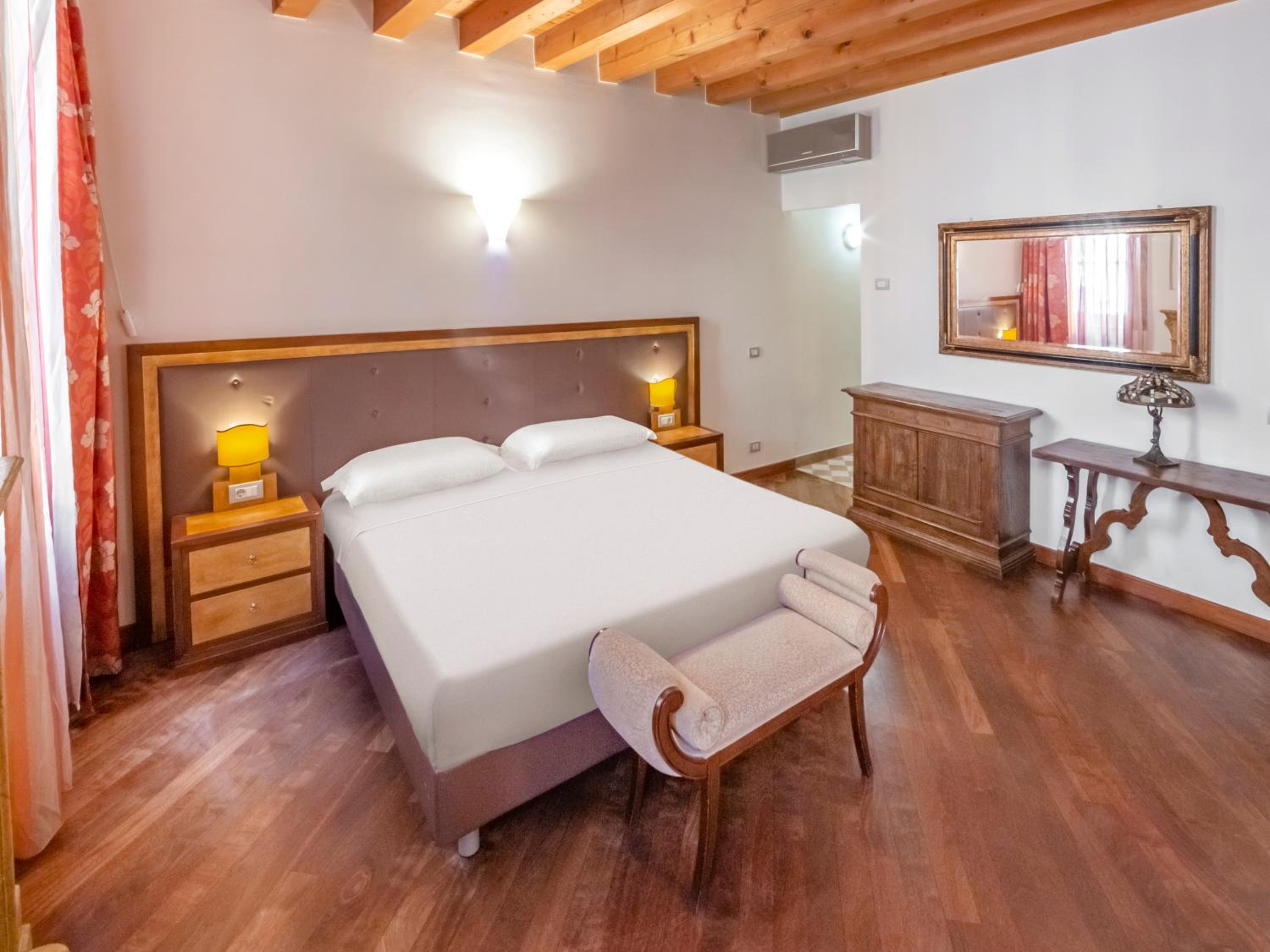 Classic Double Room - Photo 7