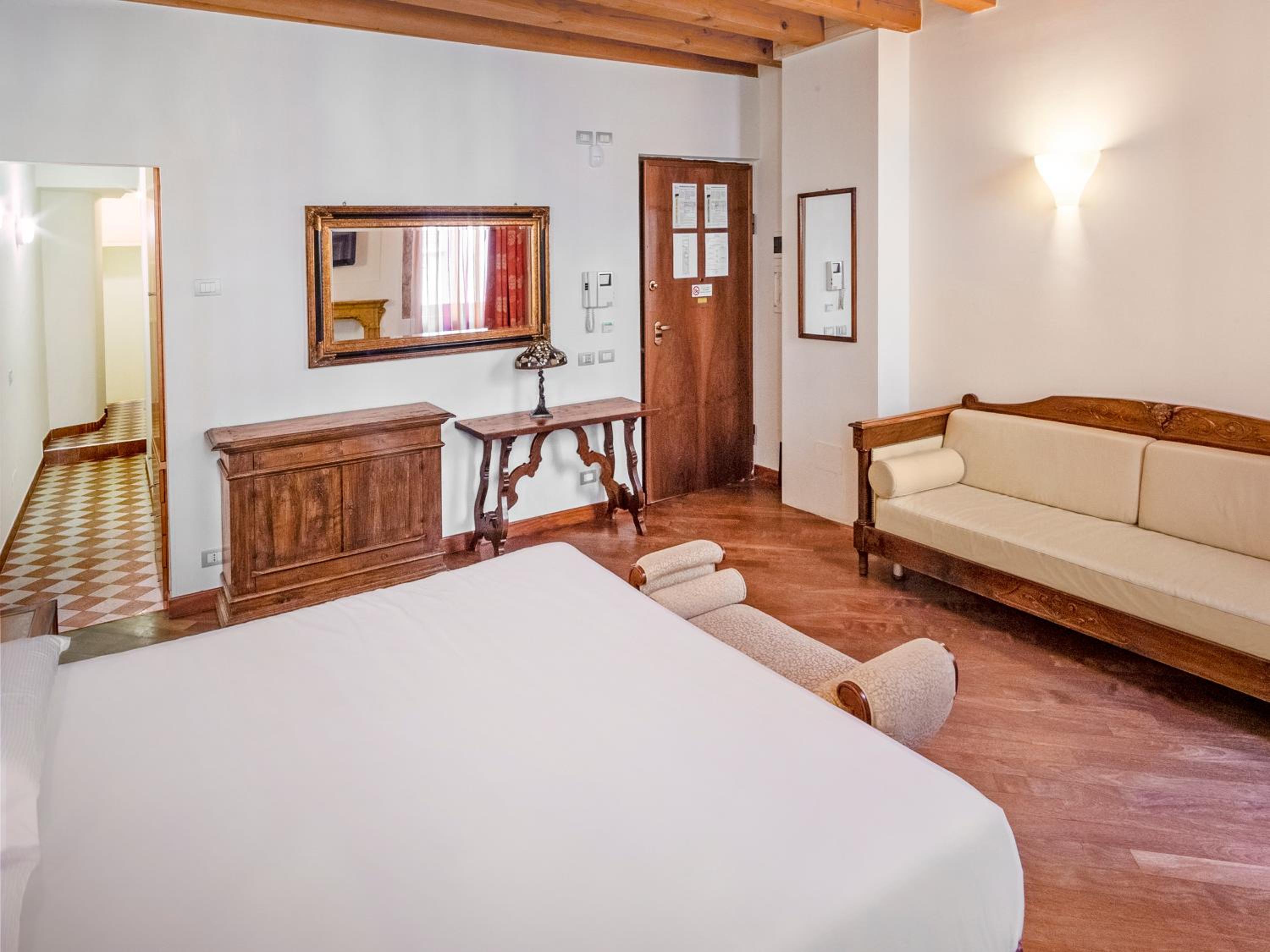 Classic Double Room - Photo 4