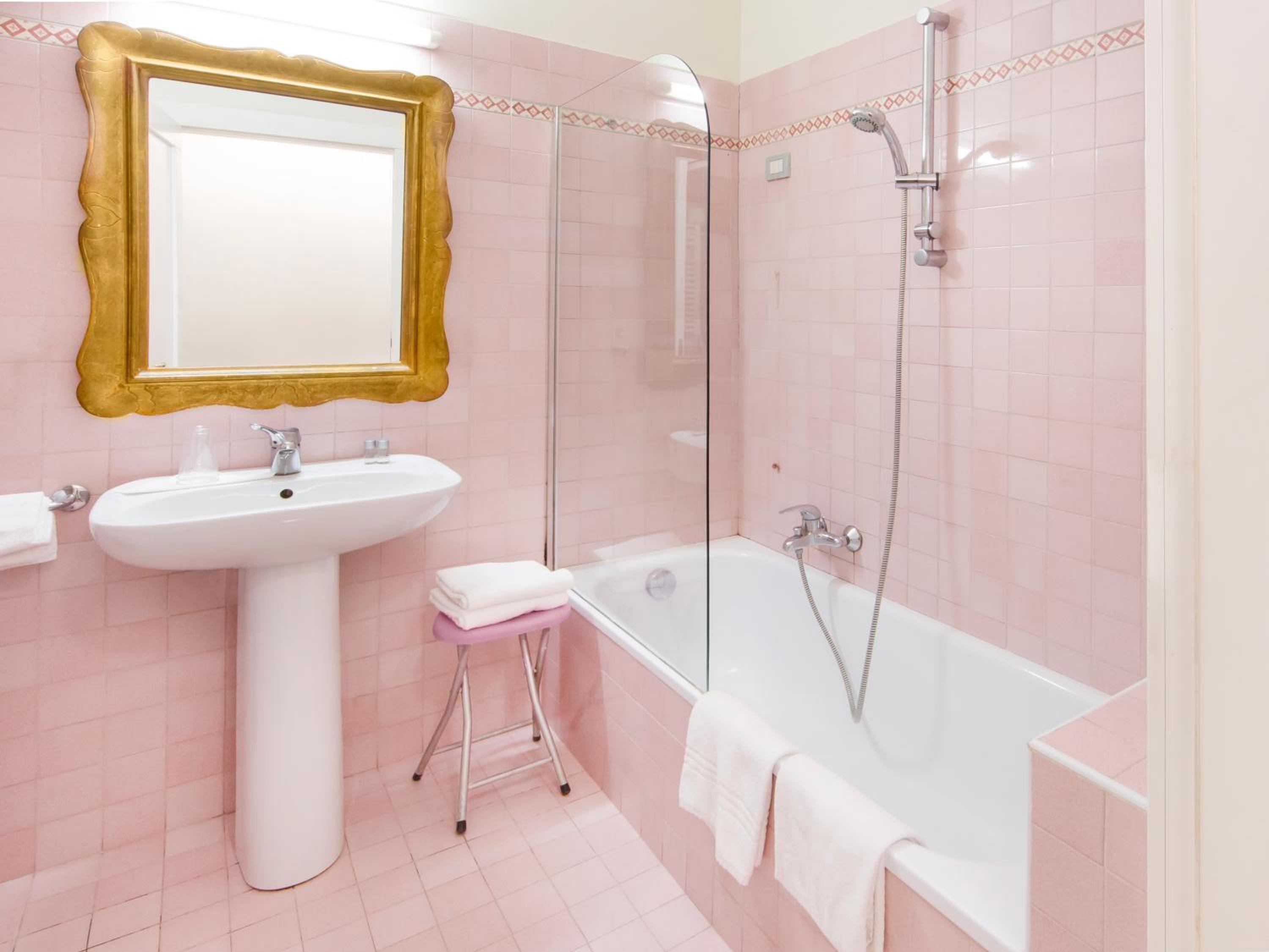 Classic Double Room - Photo 6