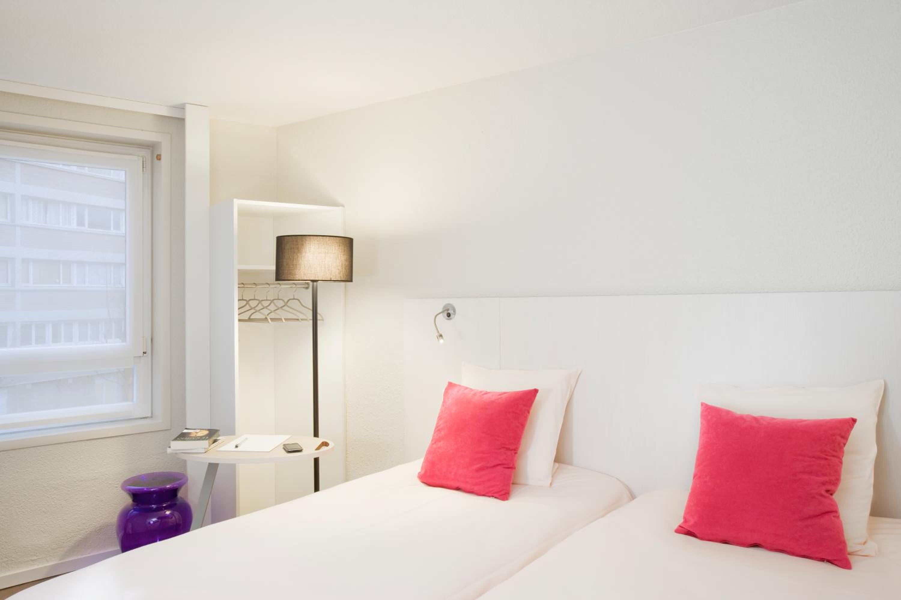 Standard Twin Room - Photo 1