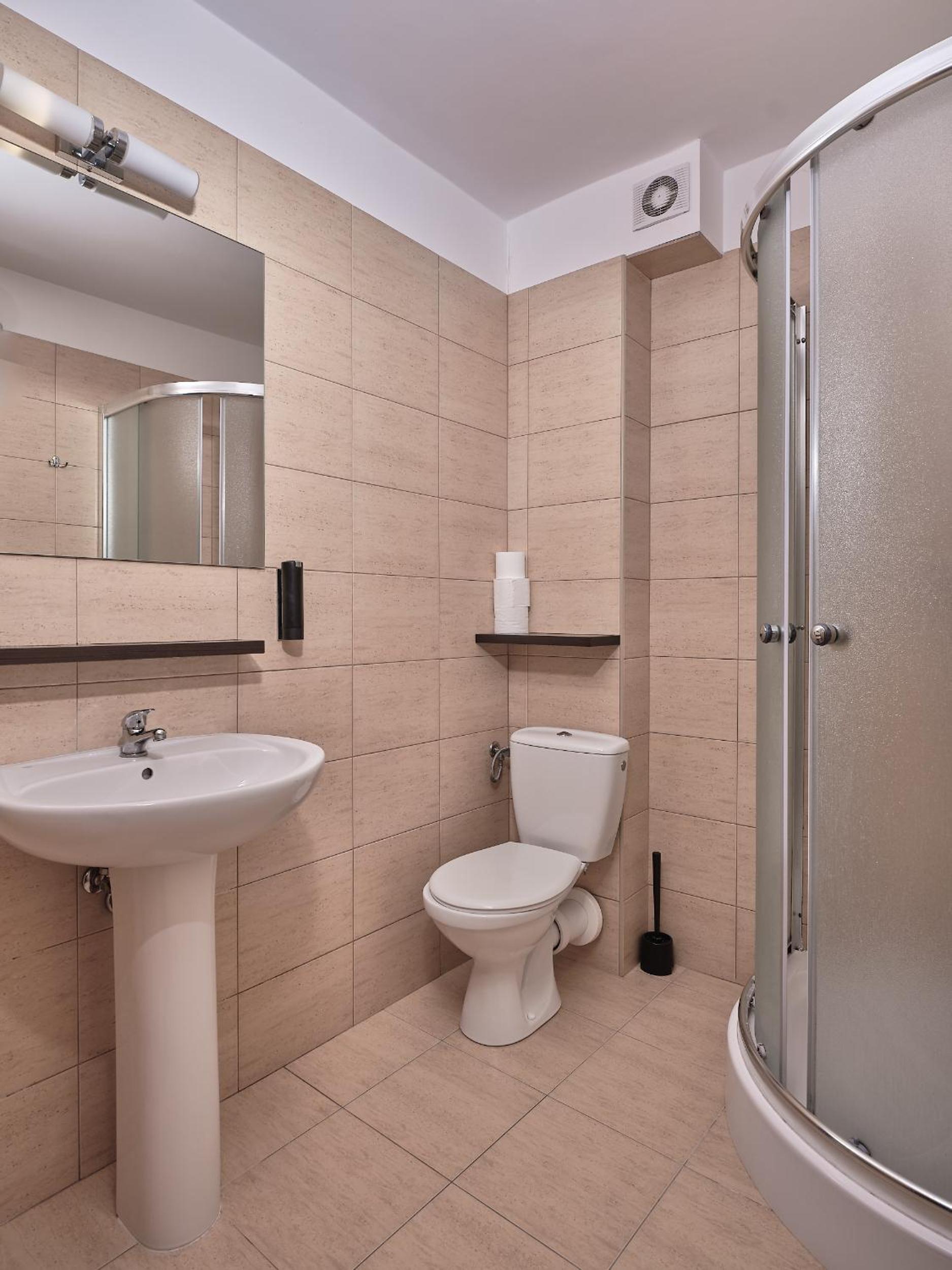 Triple Room - Photo 11