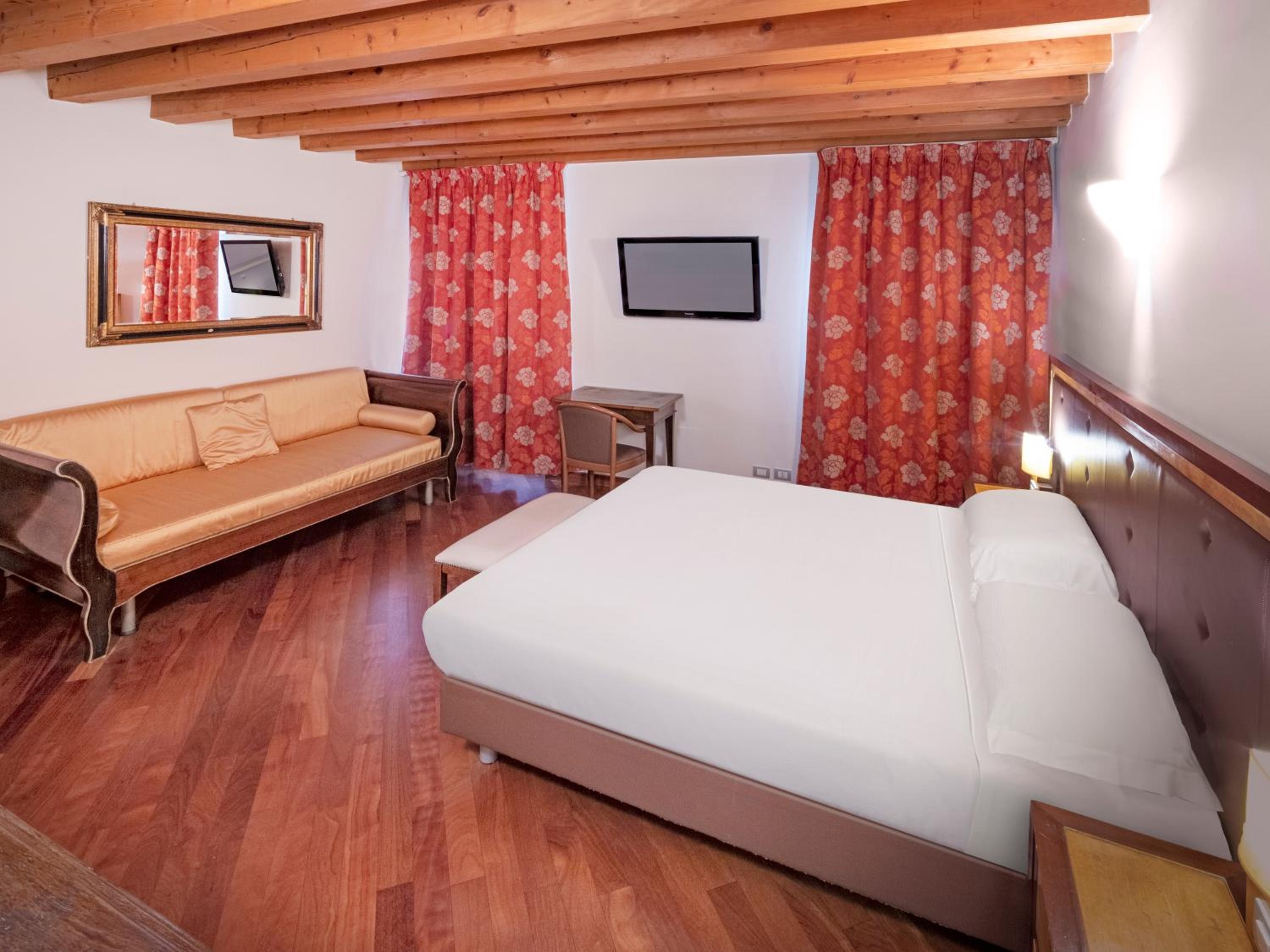 Quadruple Room - Attic - Photo 7