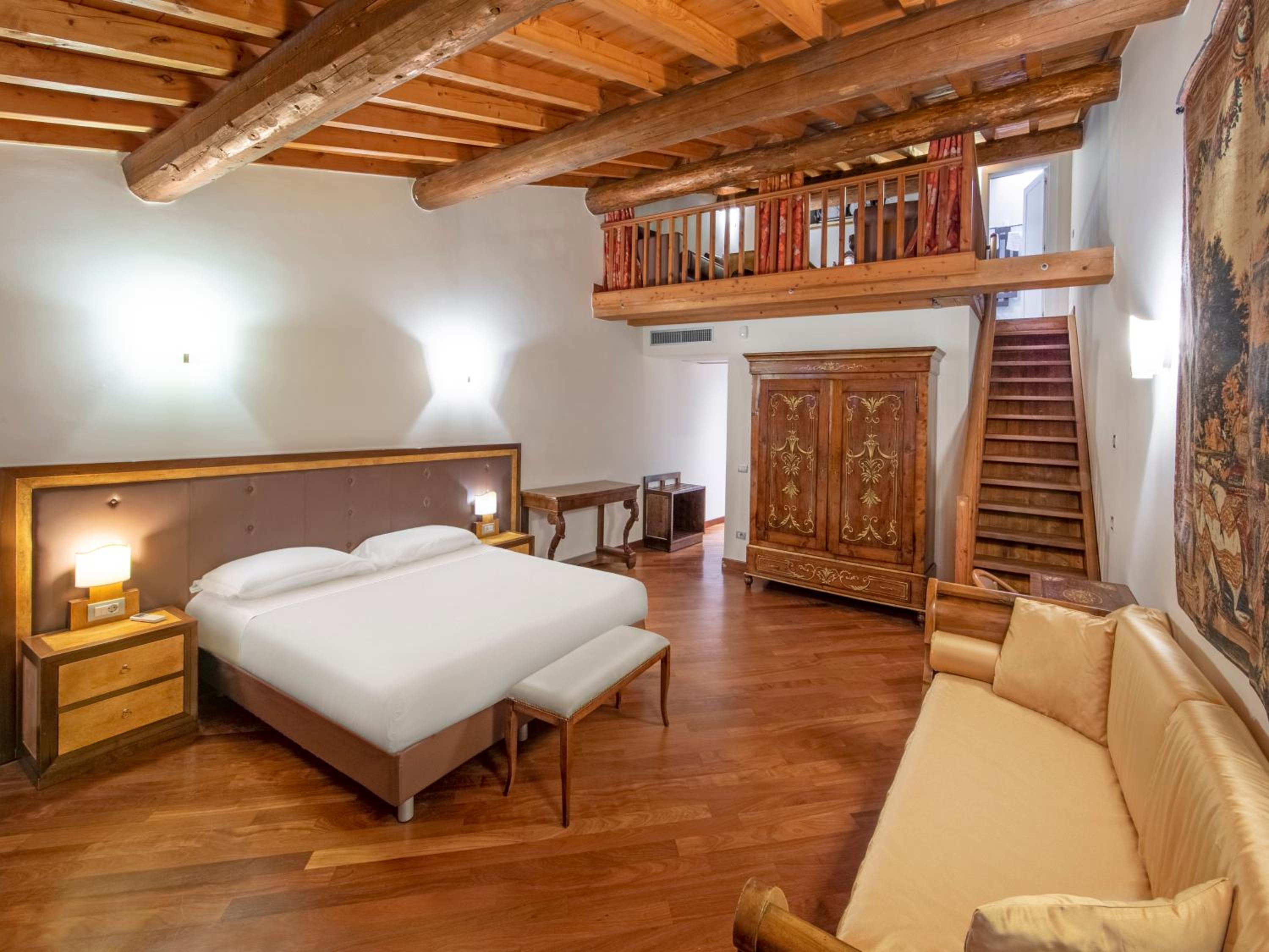 Quadruple Room with Arena View - Attic - Photo 6