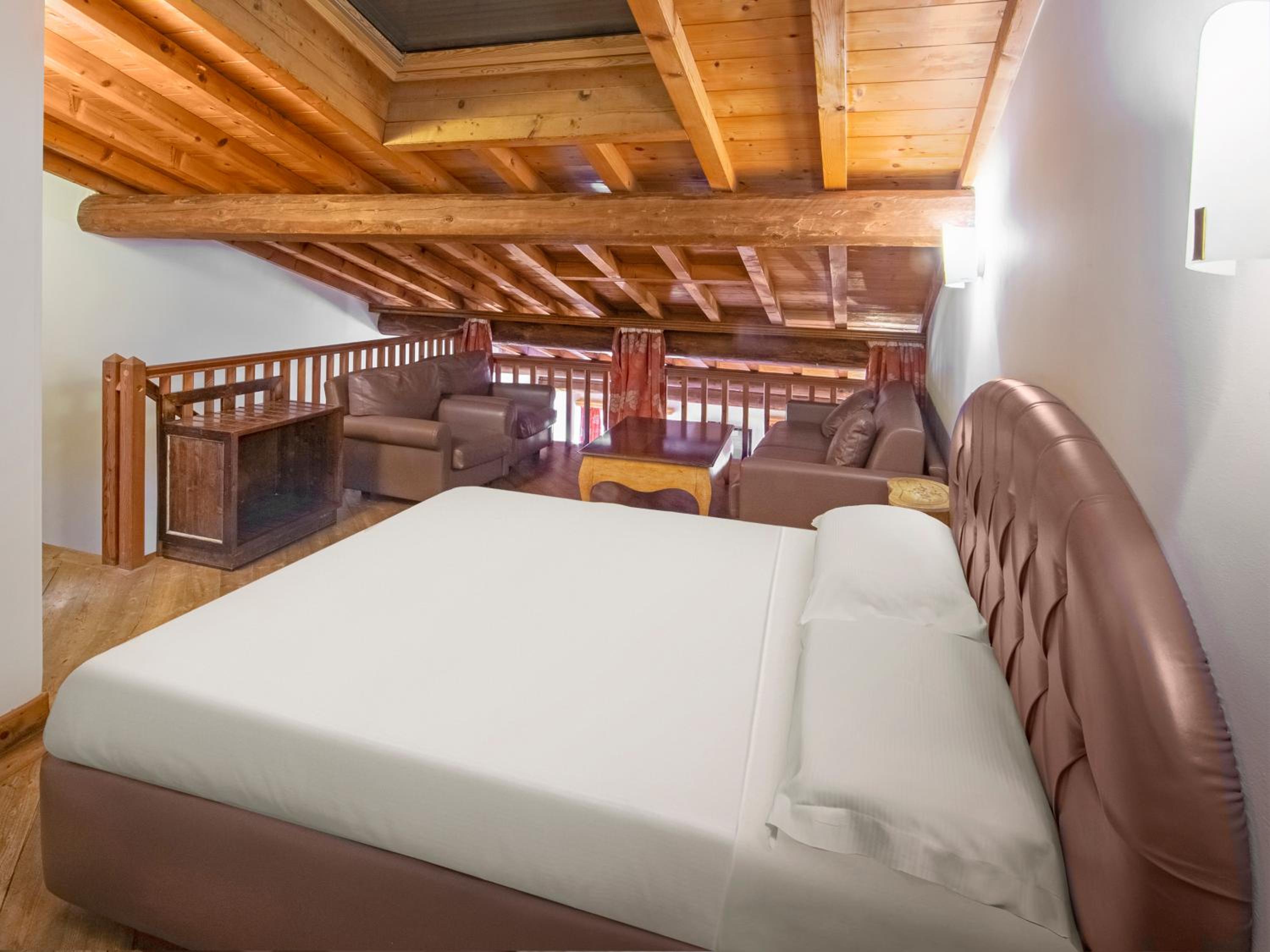 Quadruple Room with Arena View - Attic - Photo 10
