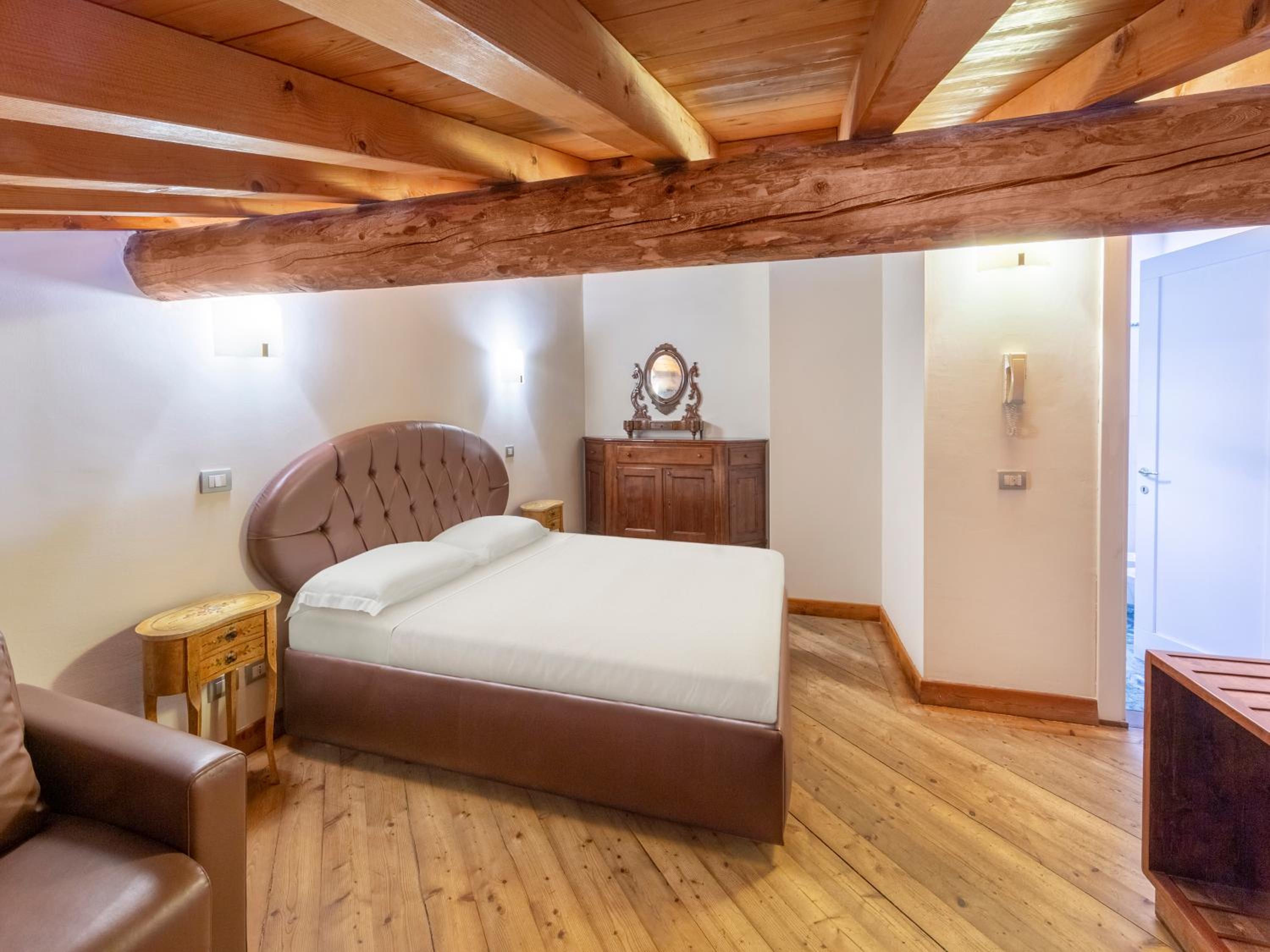 Quadruple Room with Arena View - Attic - Photo 11