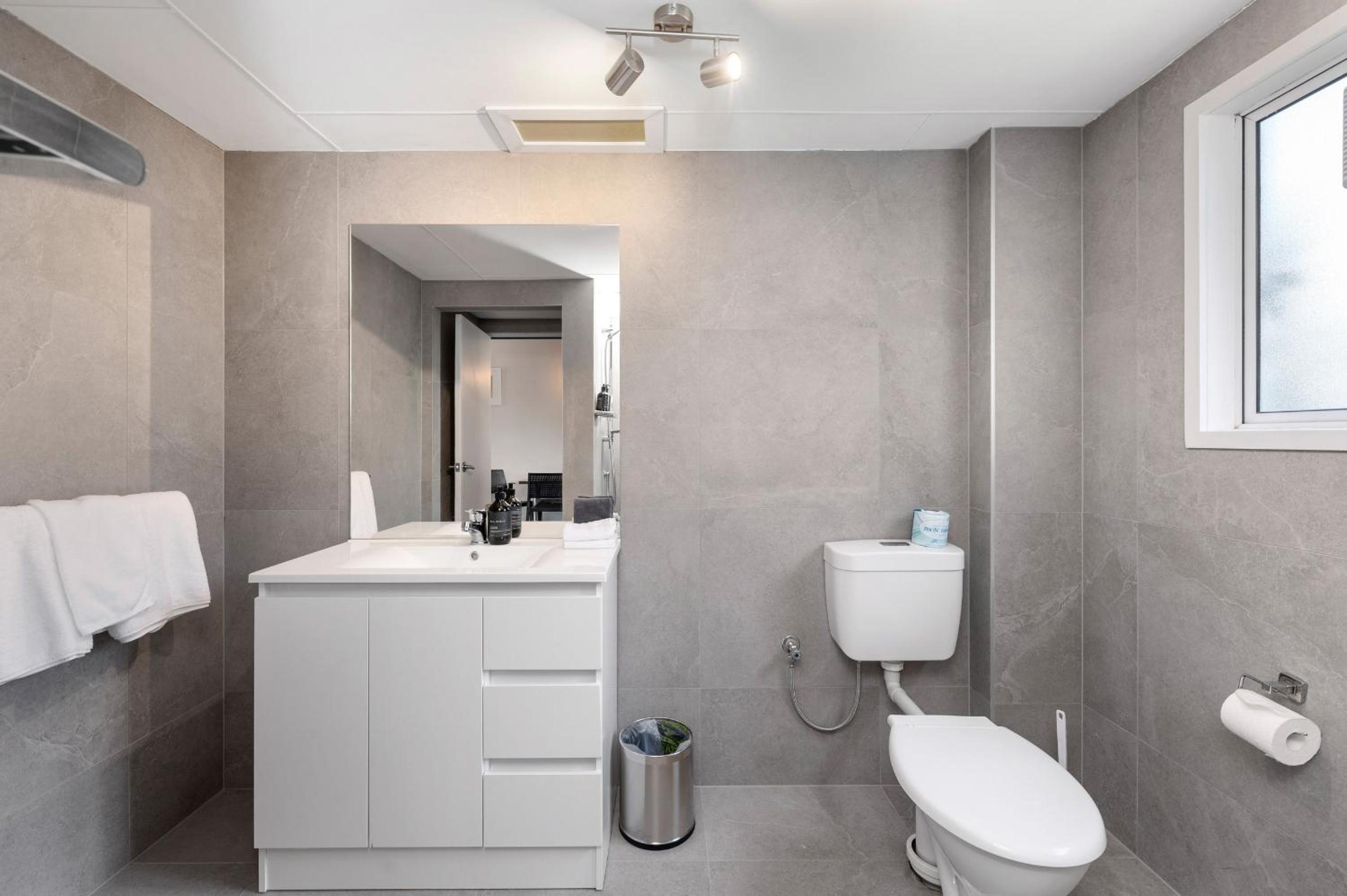 One-Bedroom Apartment - Photo 6