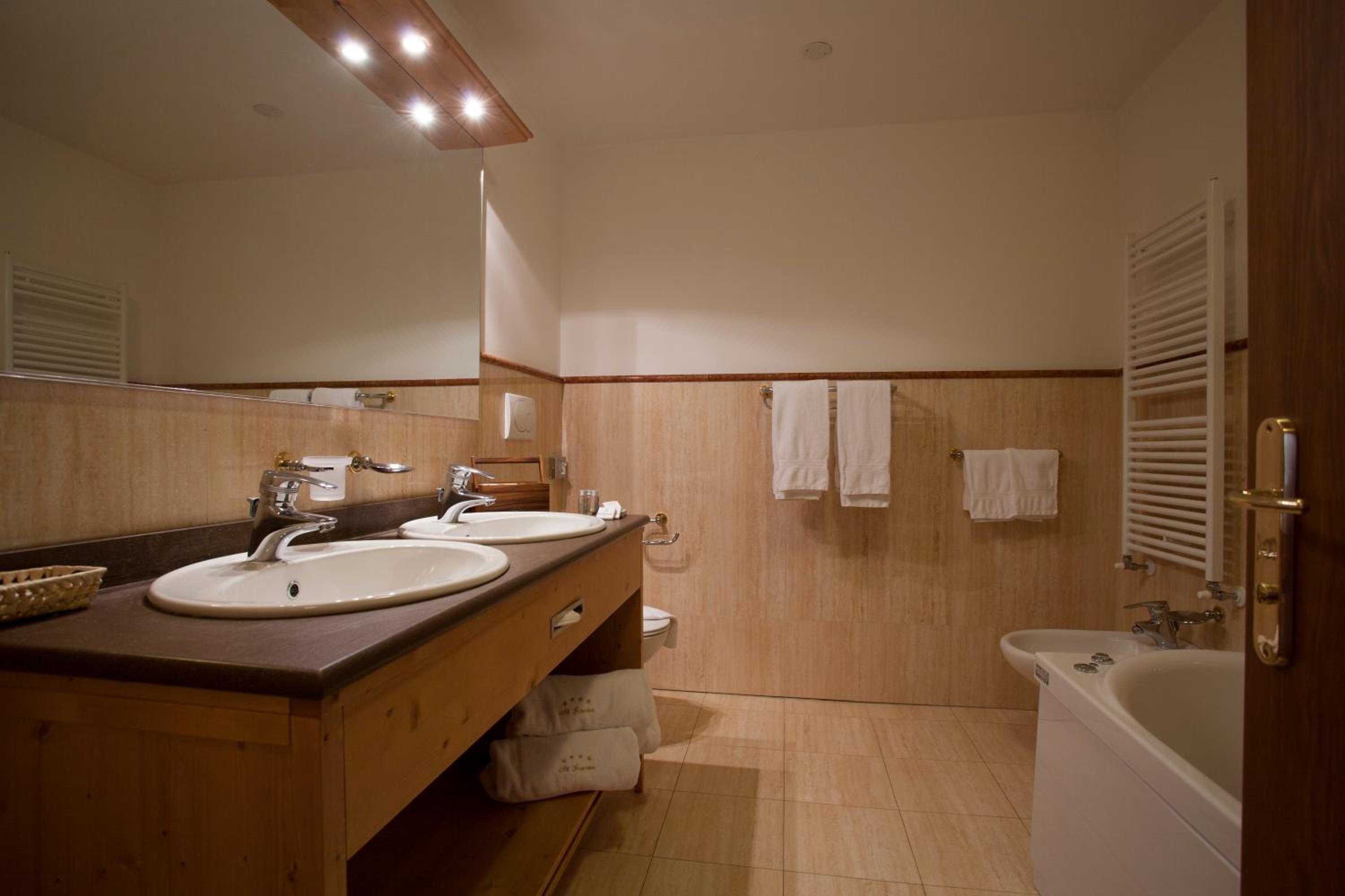 Quadruple Room - Photo 2