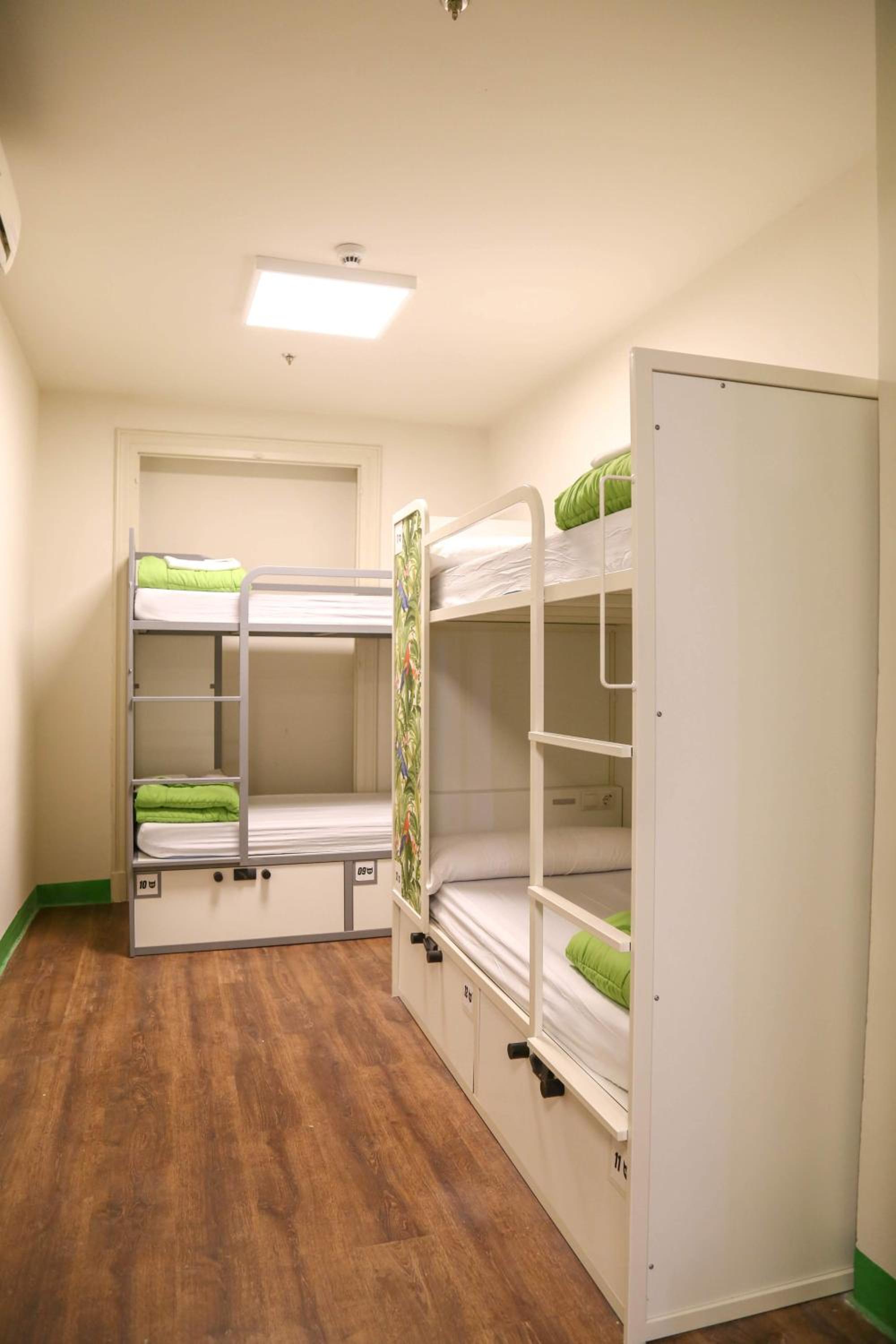 Single Bed in 8-Bed Mixed Dormitory Room photo 2