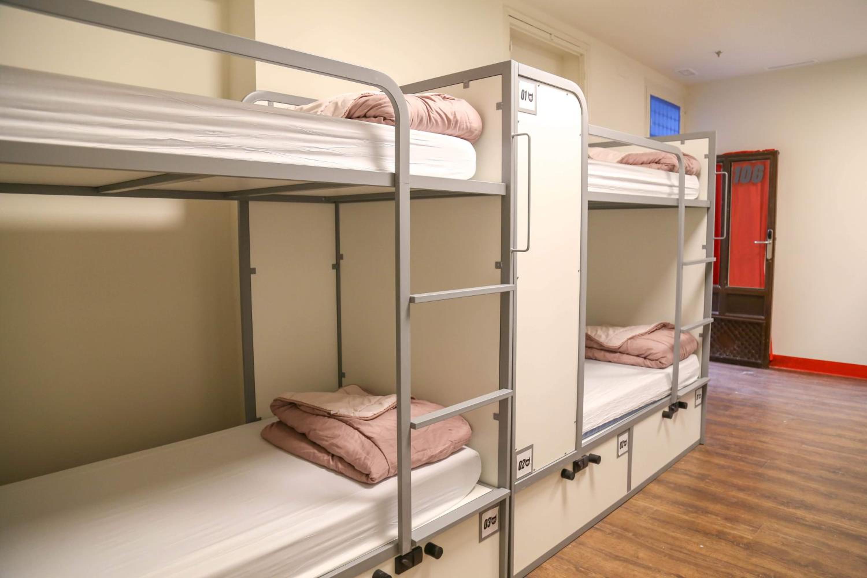 Single Bed in 8-Bed Mixed Dormitory Room photo 3