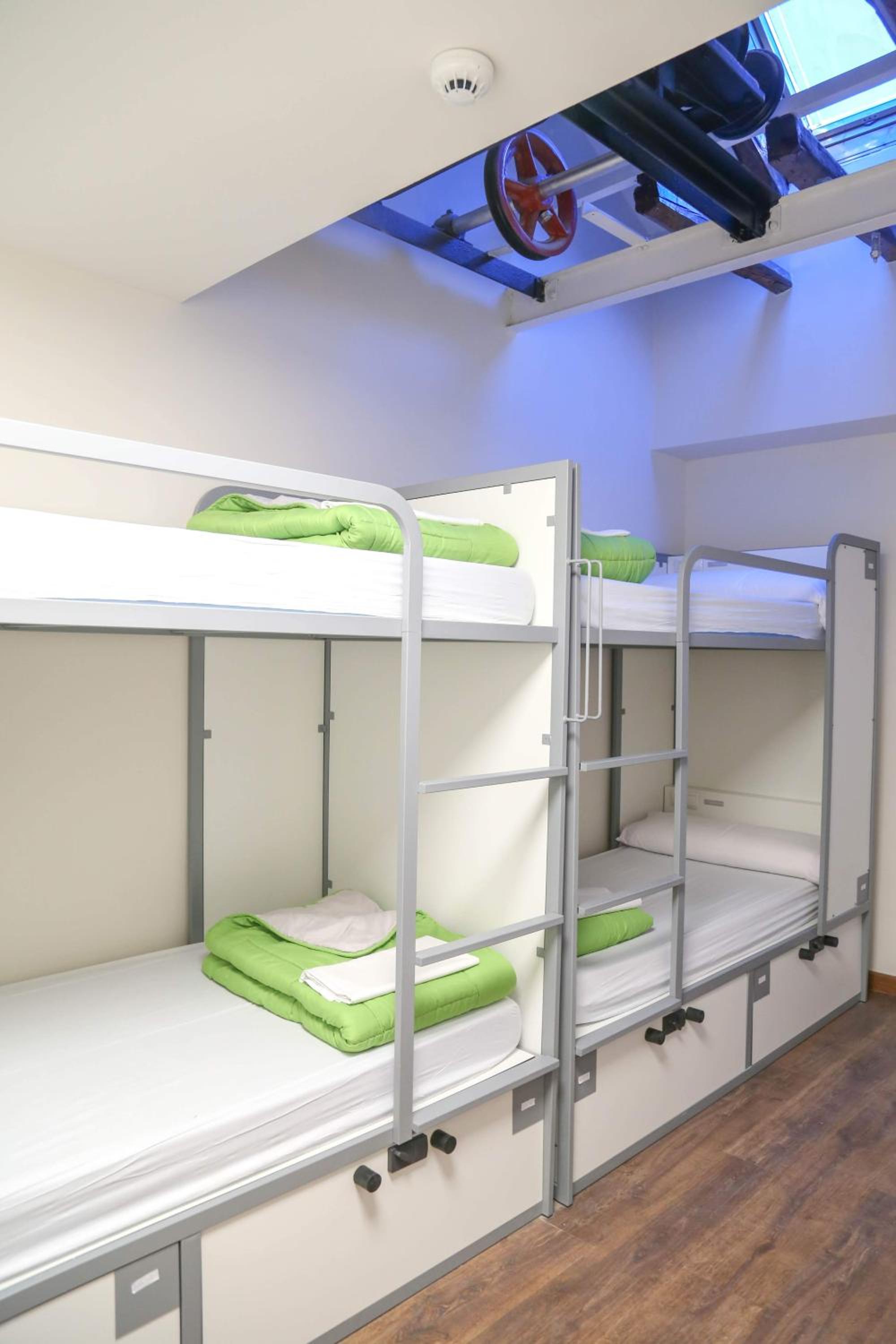 Single Bed in 9-Bed Mixed Dormitory Room photo 2