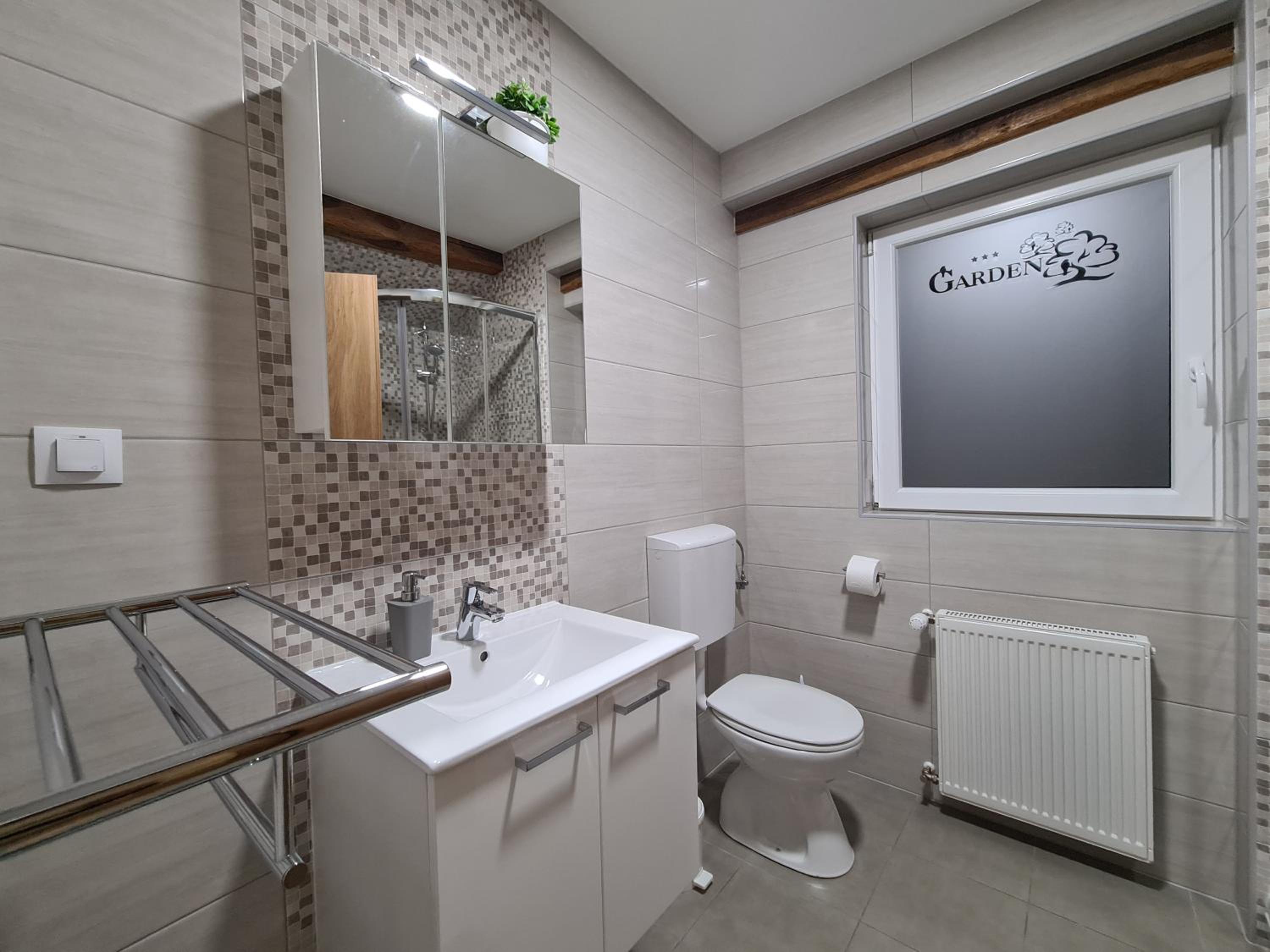 Double Room with Private Bathroom - Photo 4