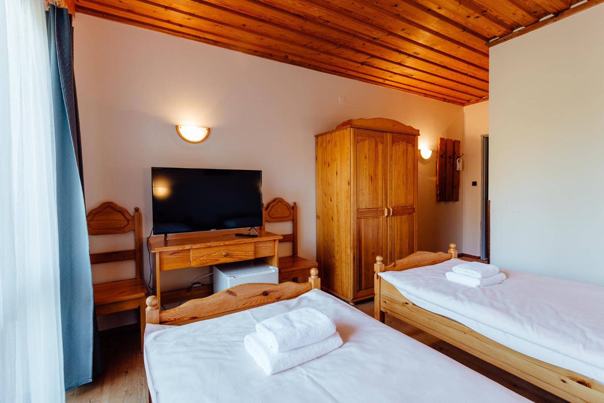 Twin Room with Balcony - Photo 7