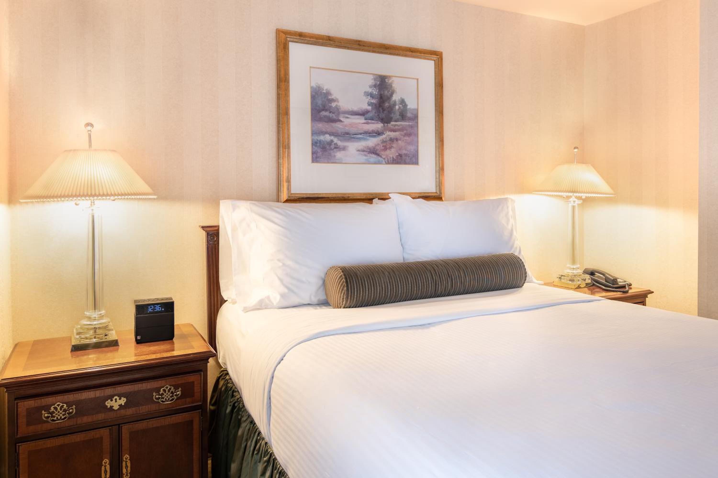 Deluxe Queen Room - Photo 3