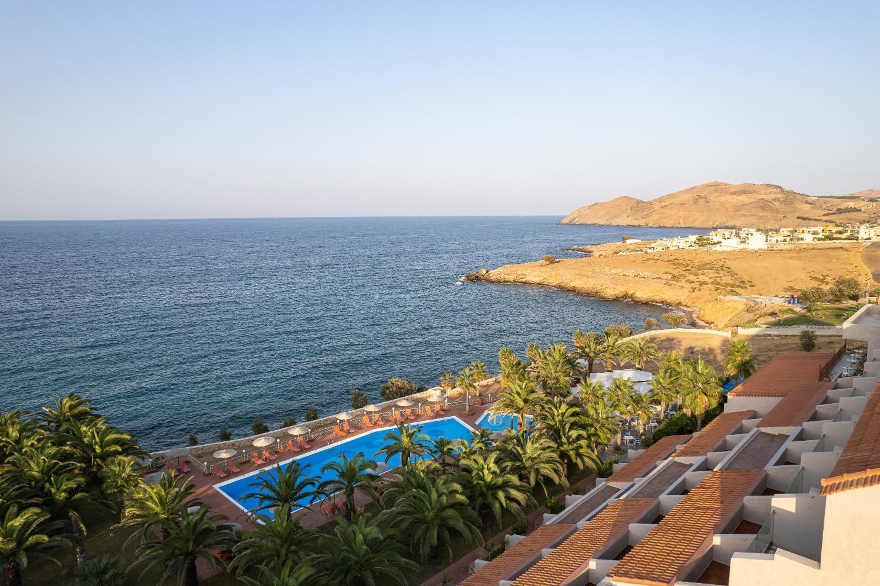 Double Room with Balcony and Sea View - Photo 2