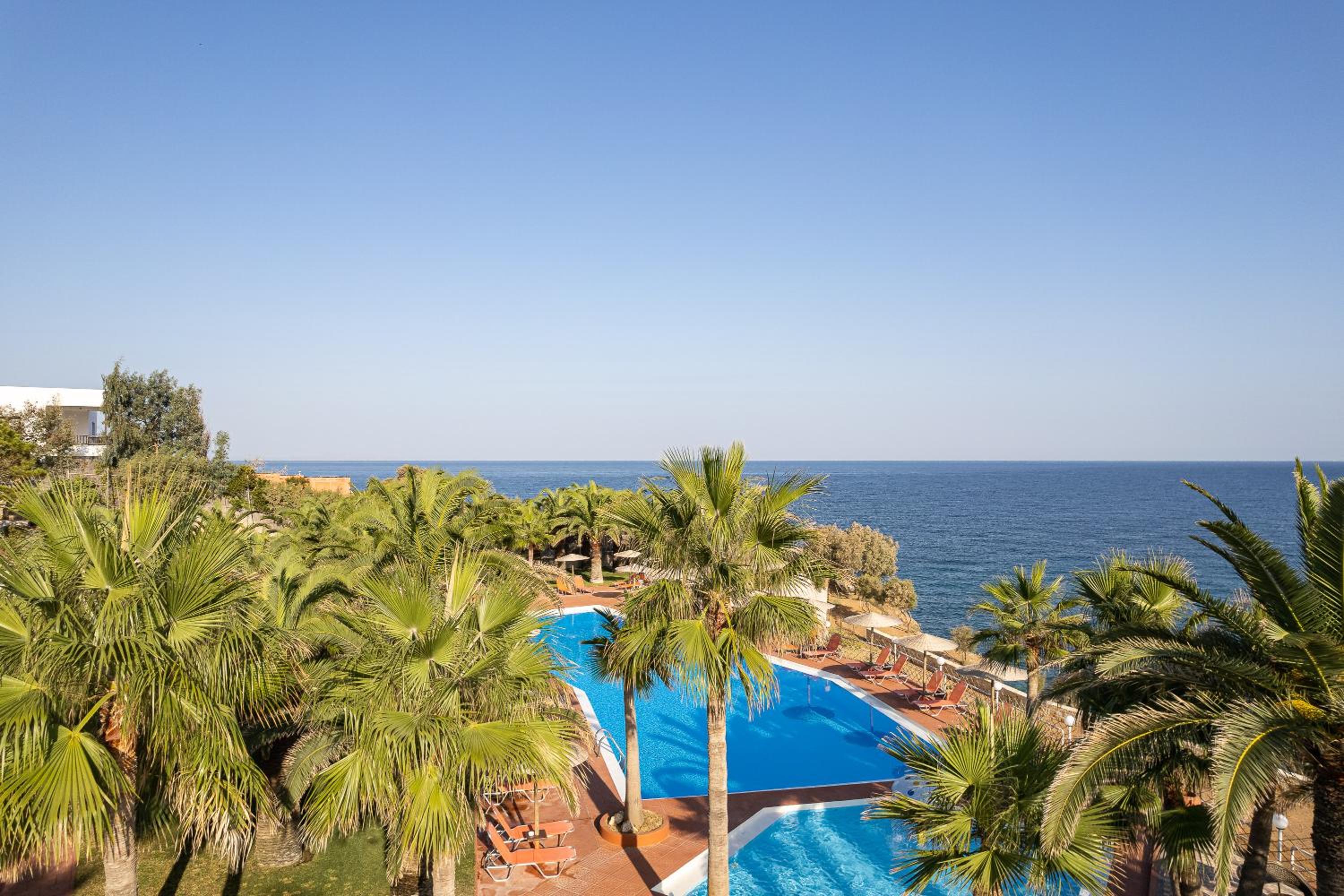 Double Room with Balcony and Sea View - Photo 3