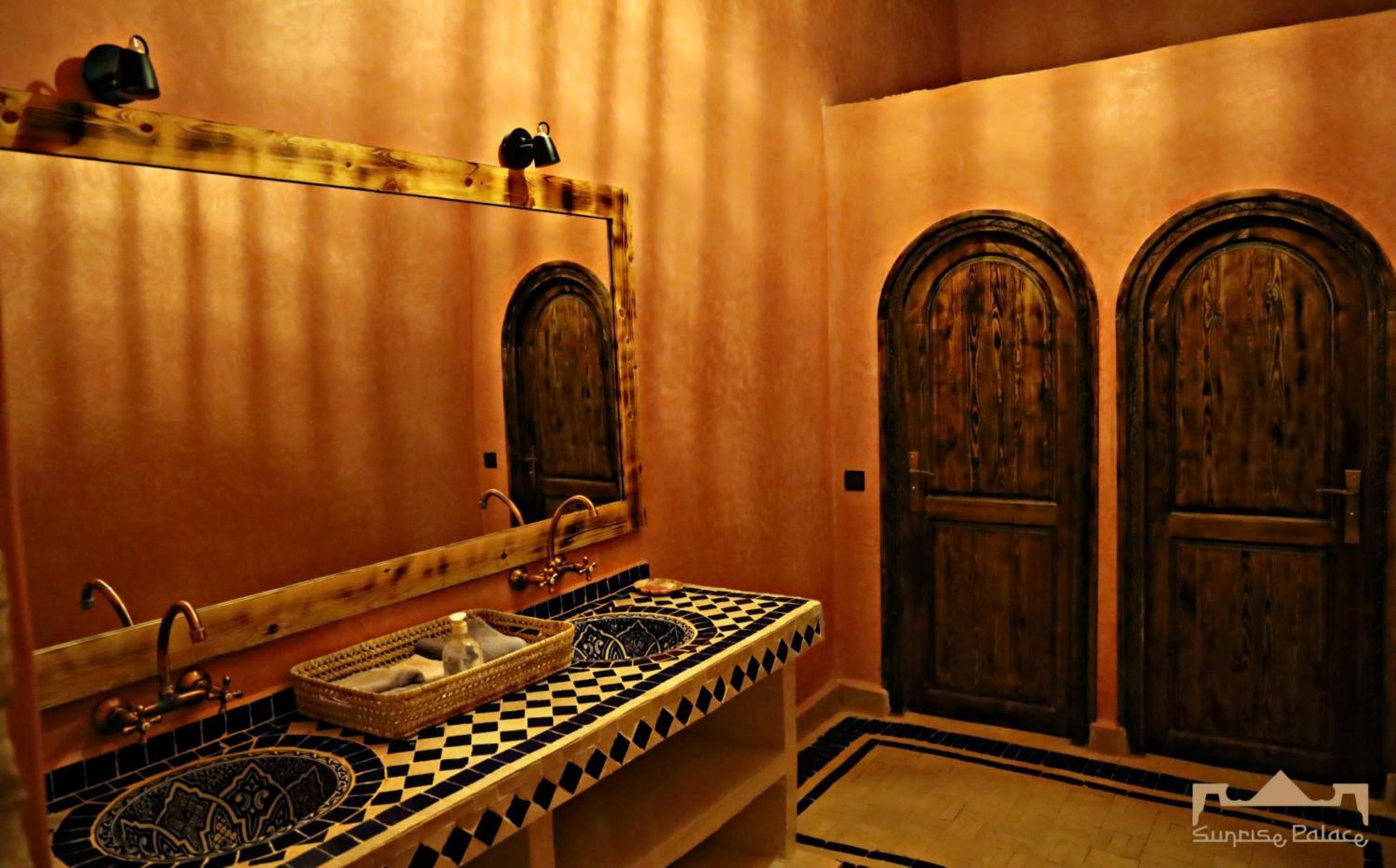 Deluxe Double or Twin Room - Photo 11