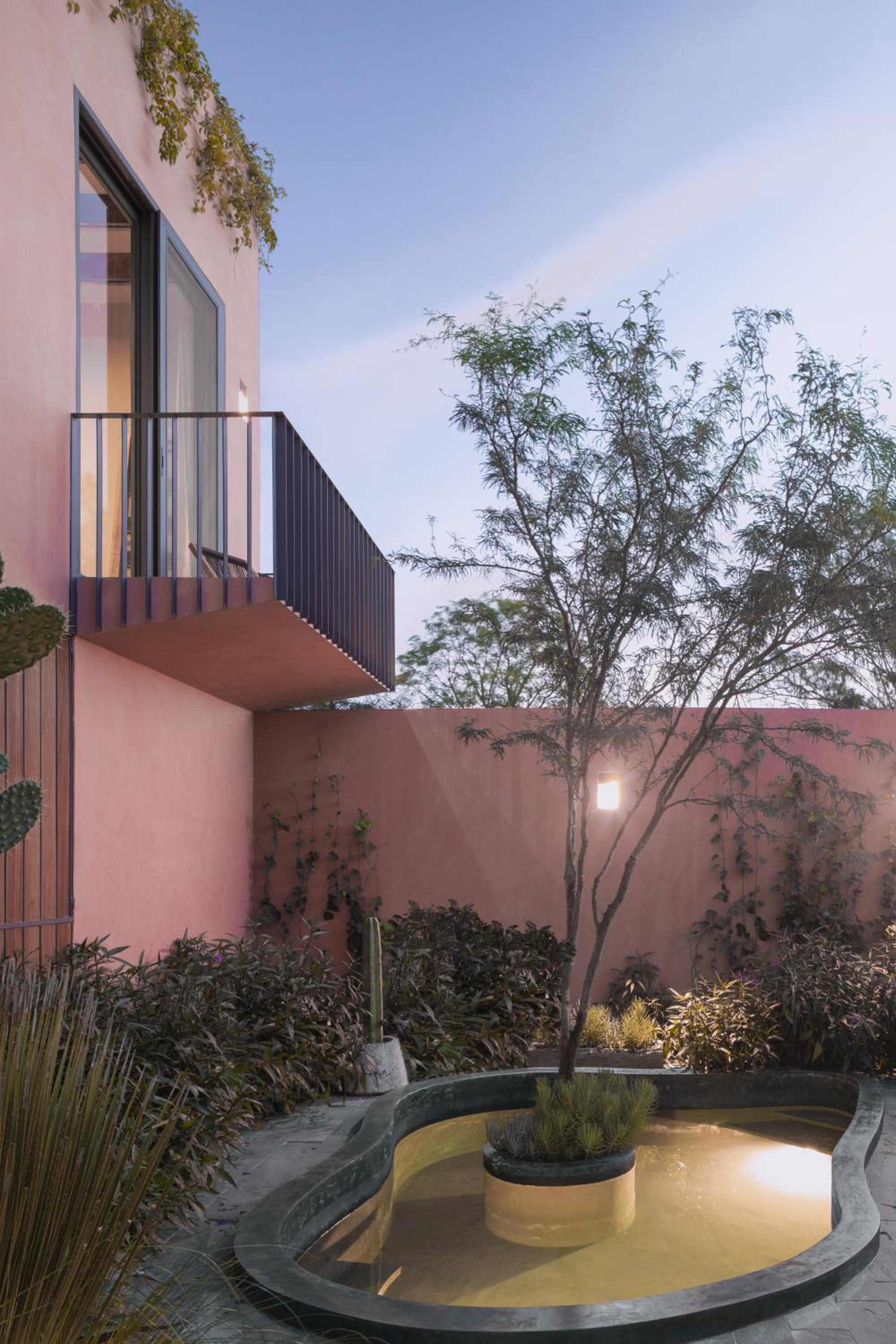 Studio with Balcony - Photo 7