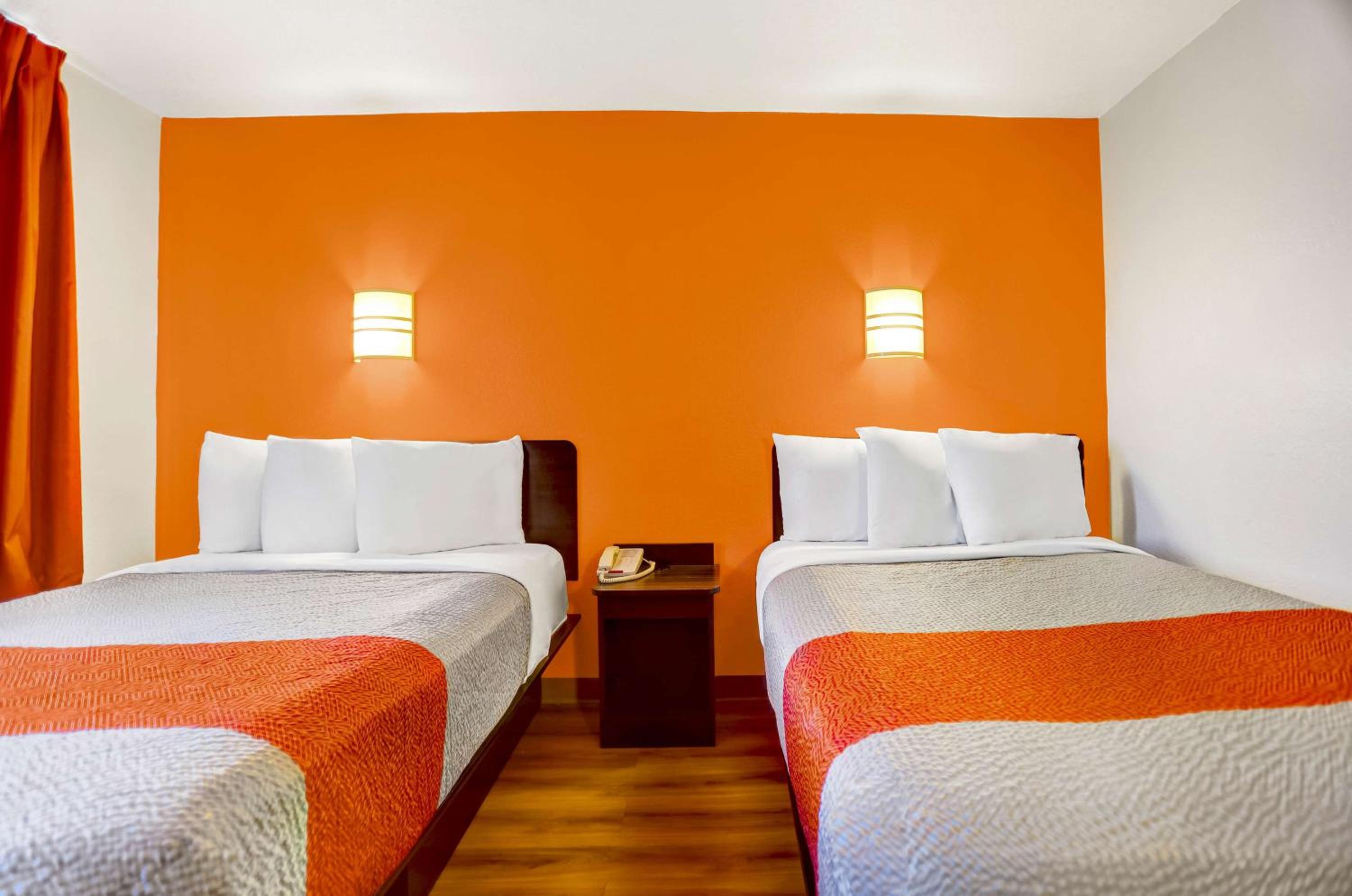 Quadruple Room - Disability Access - Non-Smoking photo 3