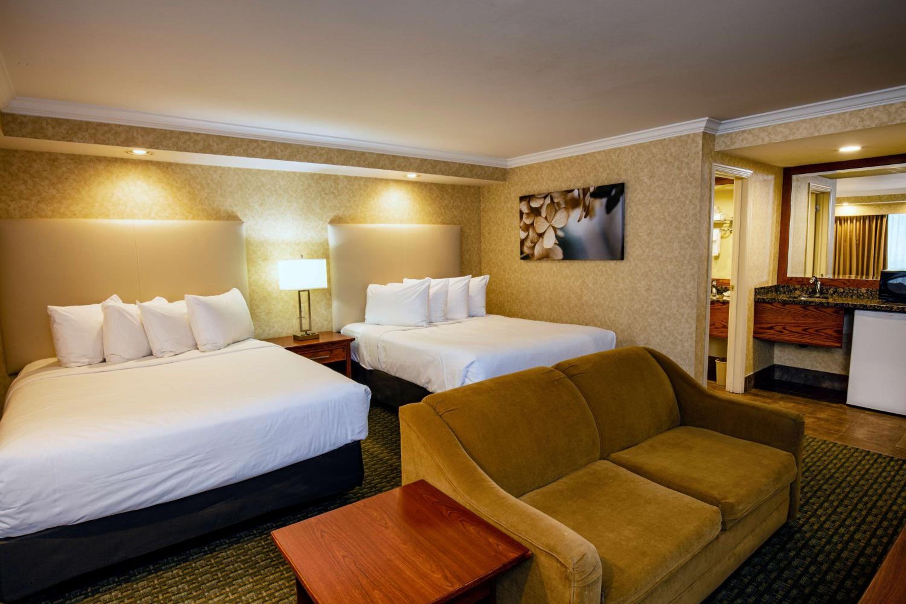 Double Queen Suite - Non-Smoking photo 1