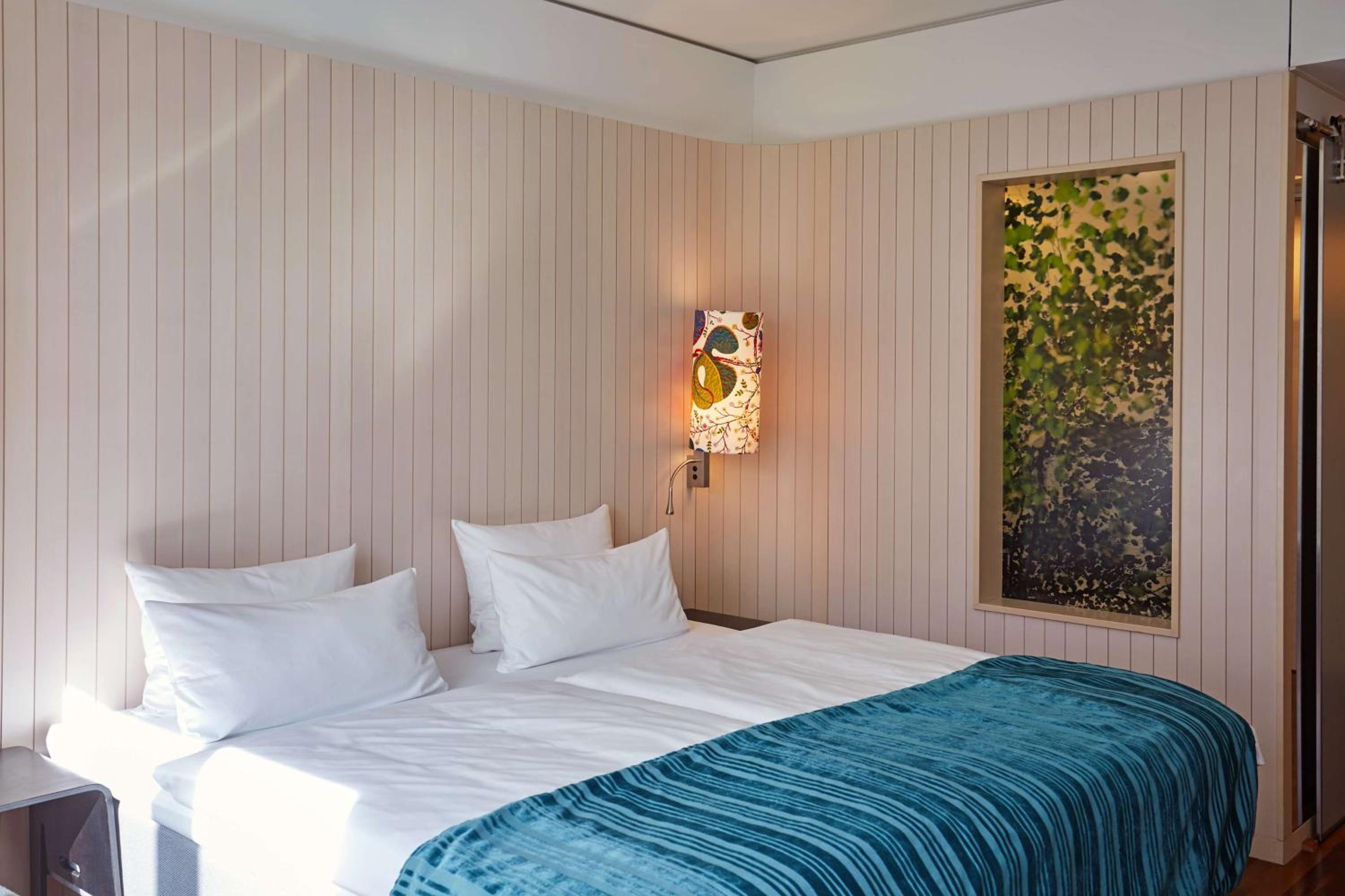 Standard Double Room - Photo 9