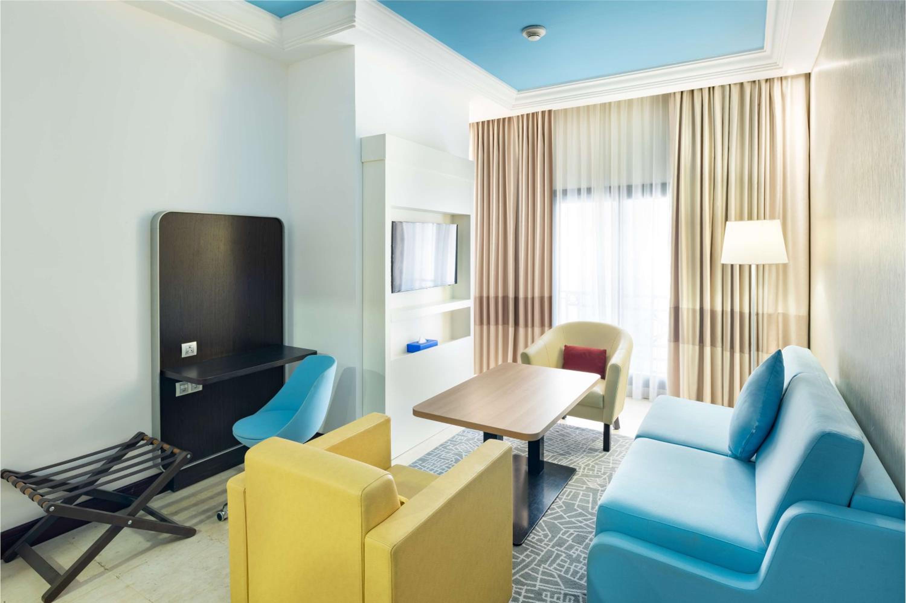 One-Bedroom Suite with Mosque View photo 1