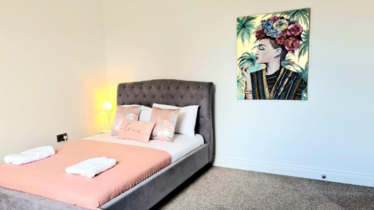 One-Bedroom Apartment - Photo 1