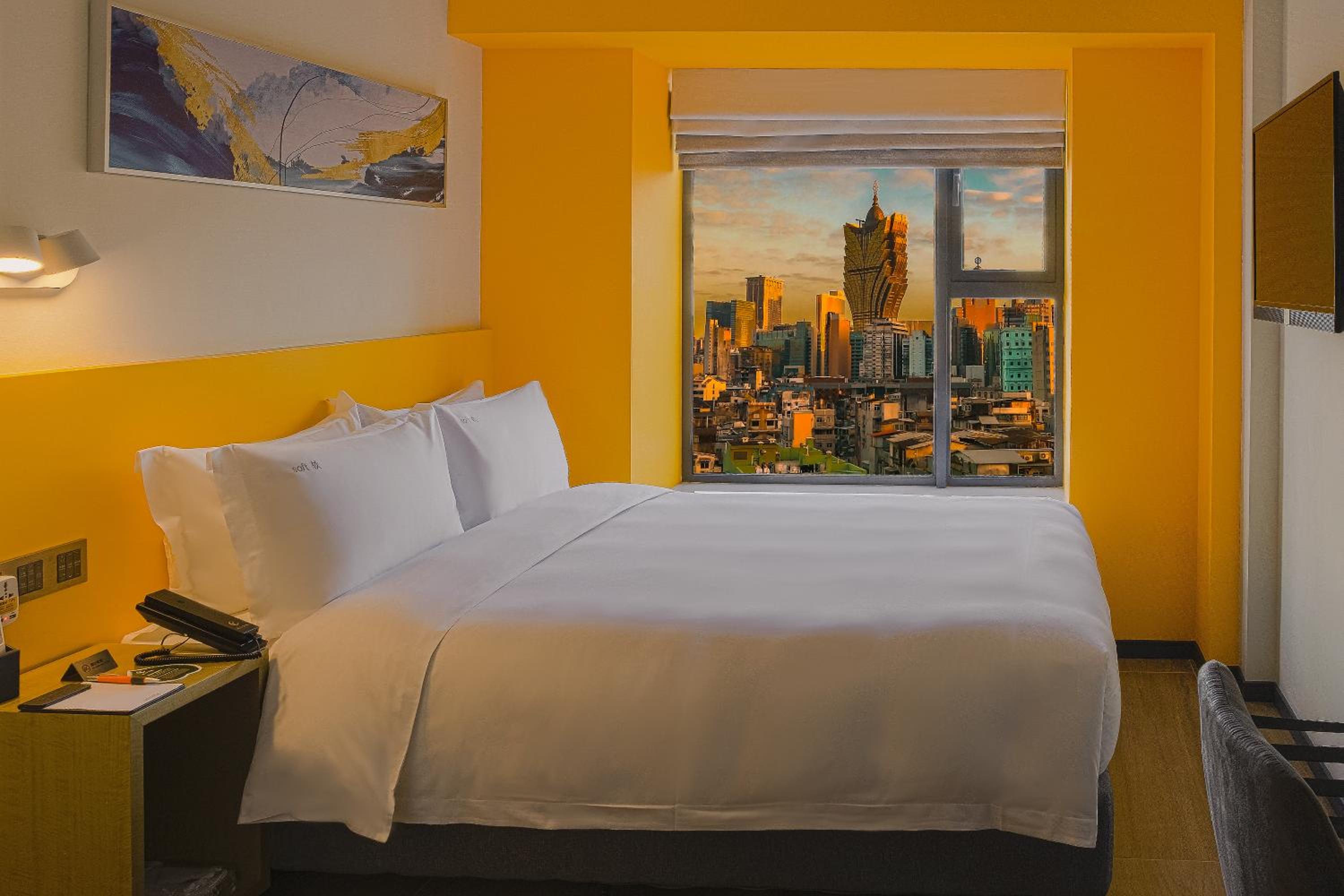 Deluxe Queen Room