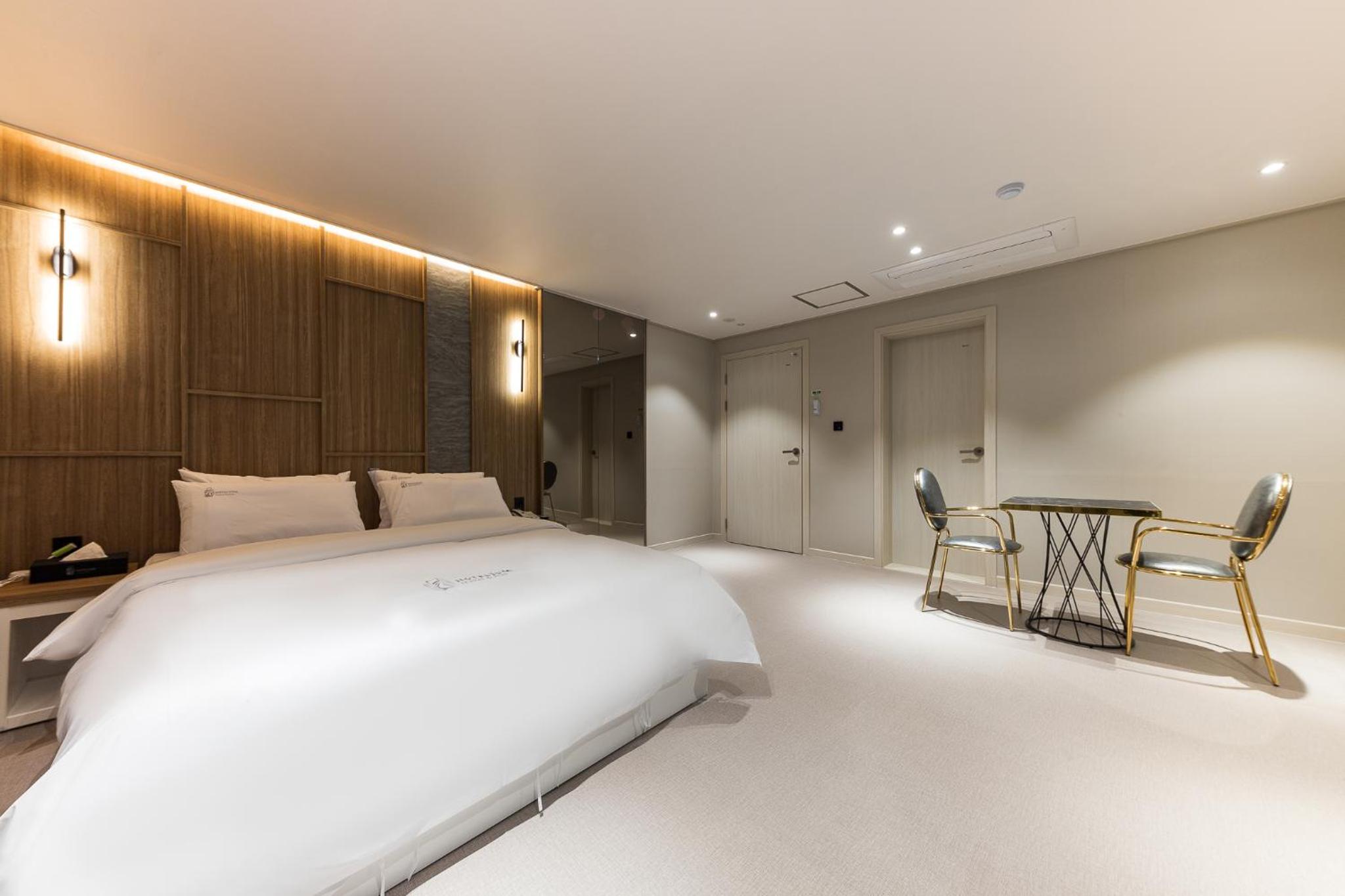 Deluxe Room - Photo 1