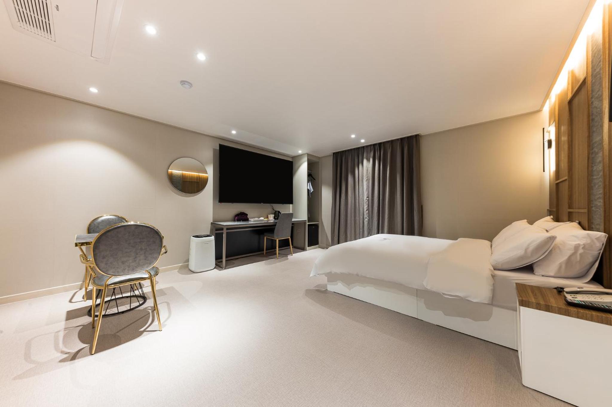 Deluxe Room - Photo 3