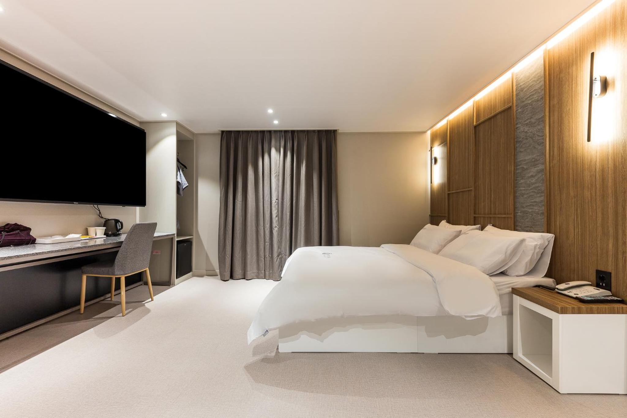 Large Double Room photo 2