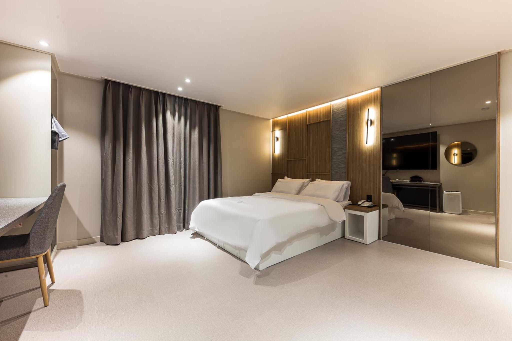 Large Double Room