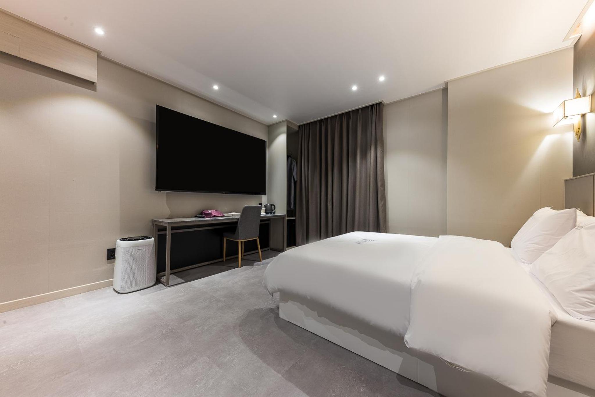Deluxe Room - Photo 7