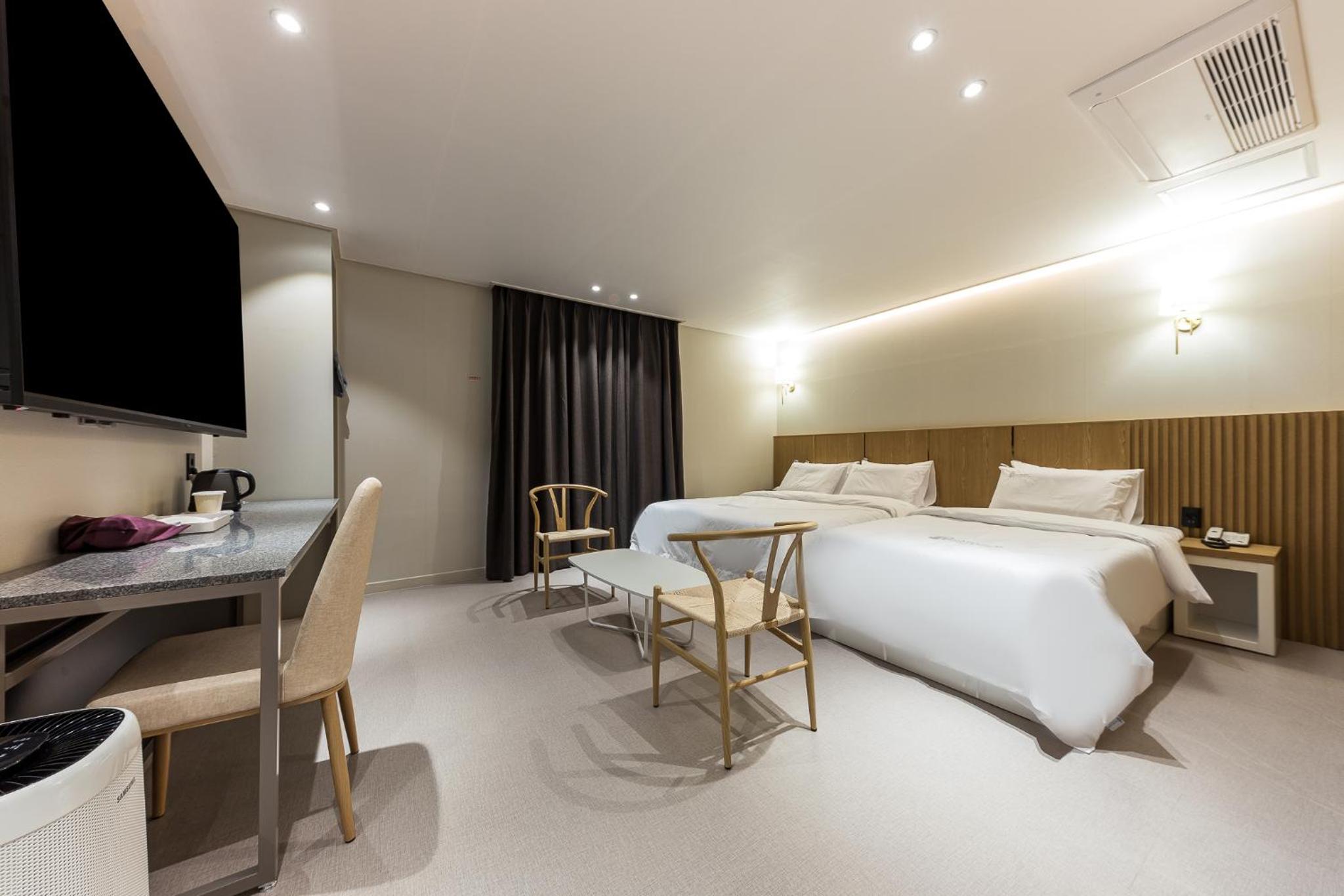 Twin Room - Photo 5