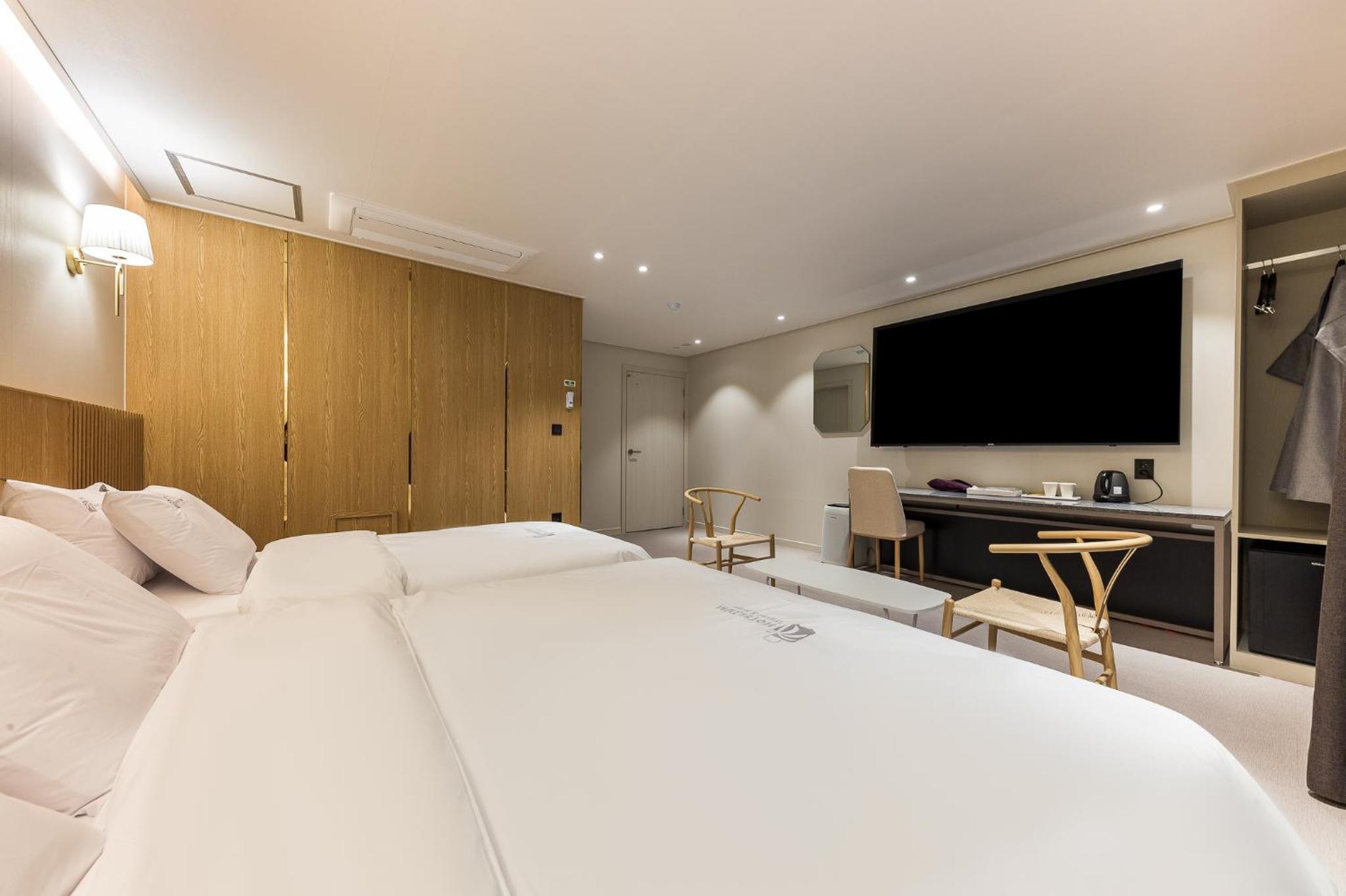 Twin Room - Photo 2