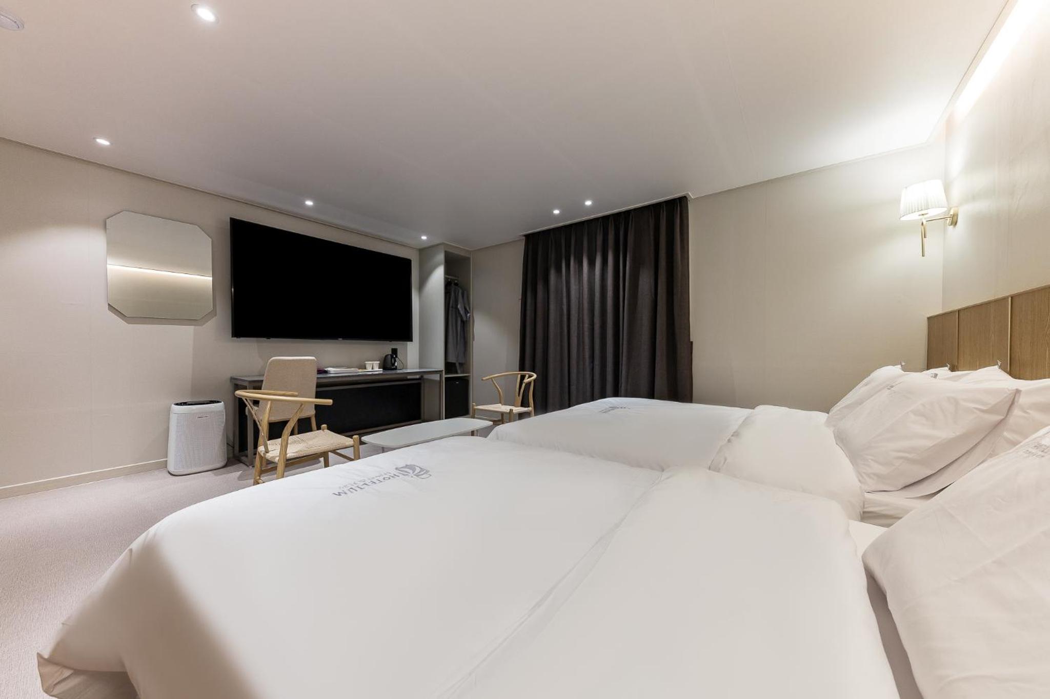 Twin Room - Photo 8